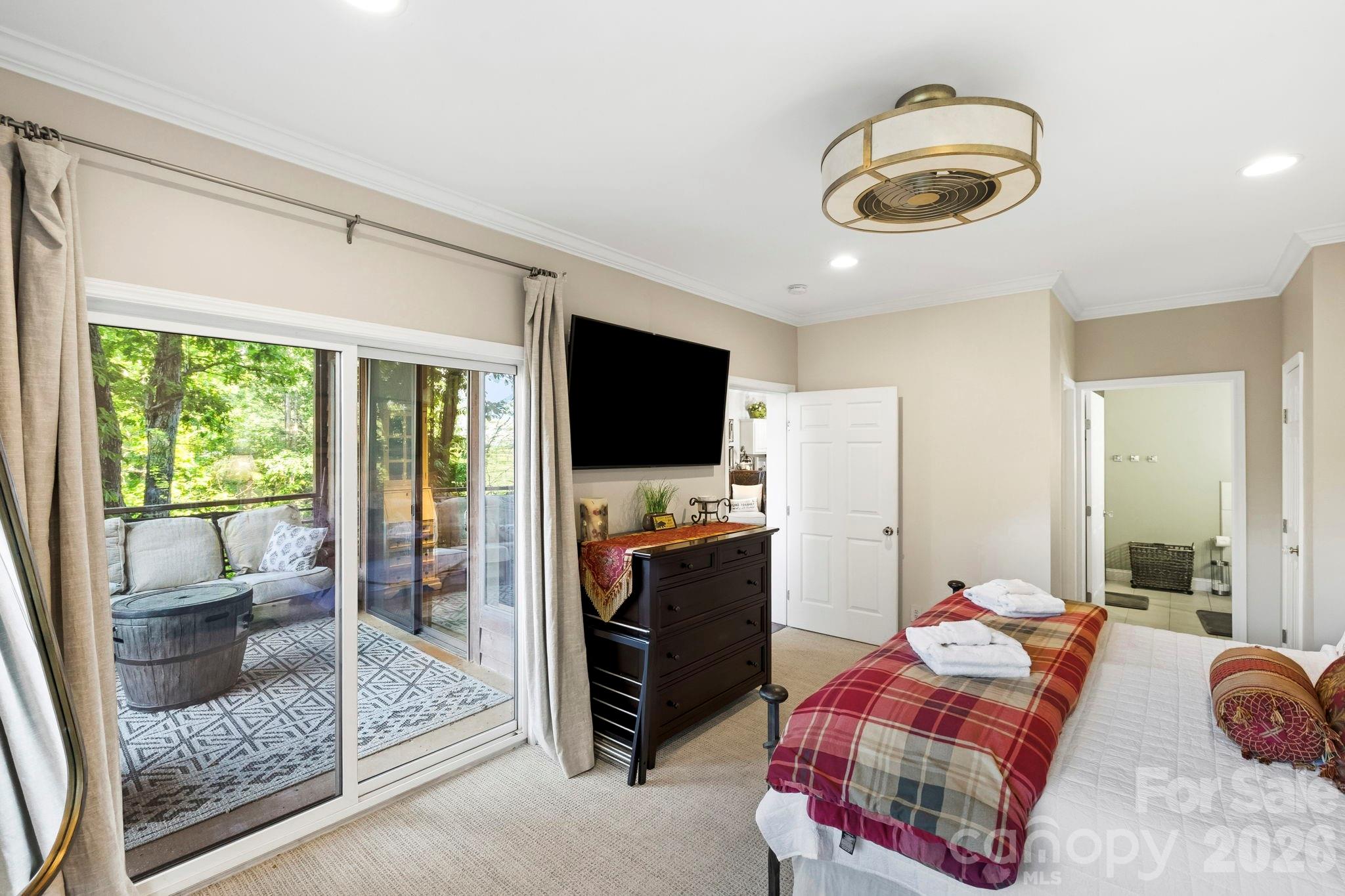 30 Lower Tanglewood Road E Unit: 2
