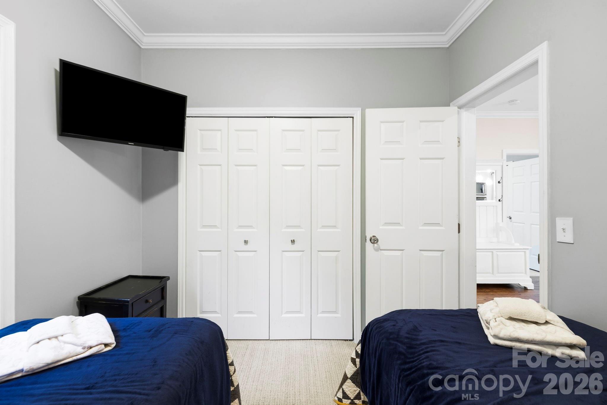 30 Lower Tanglewood Road E Unit: 2
