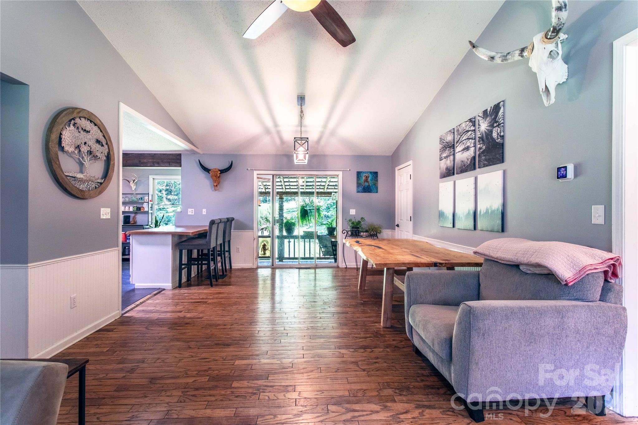 570 Flat Creek Valley Road