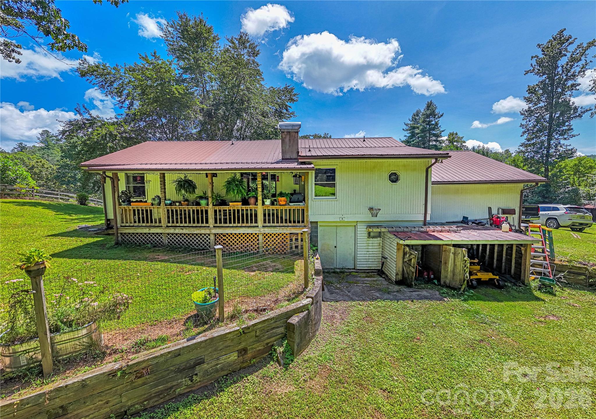 570 Flat Creek Valley Road