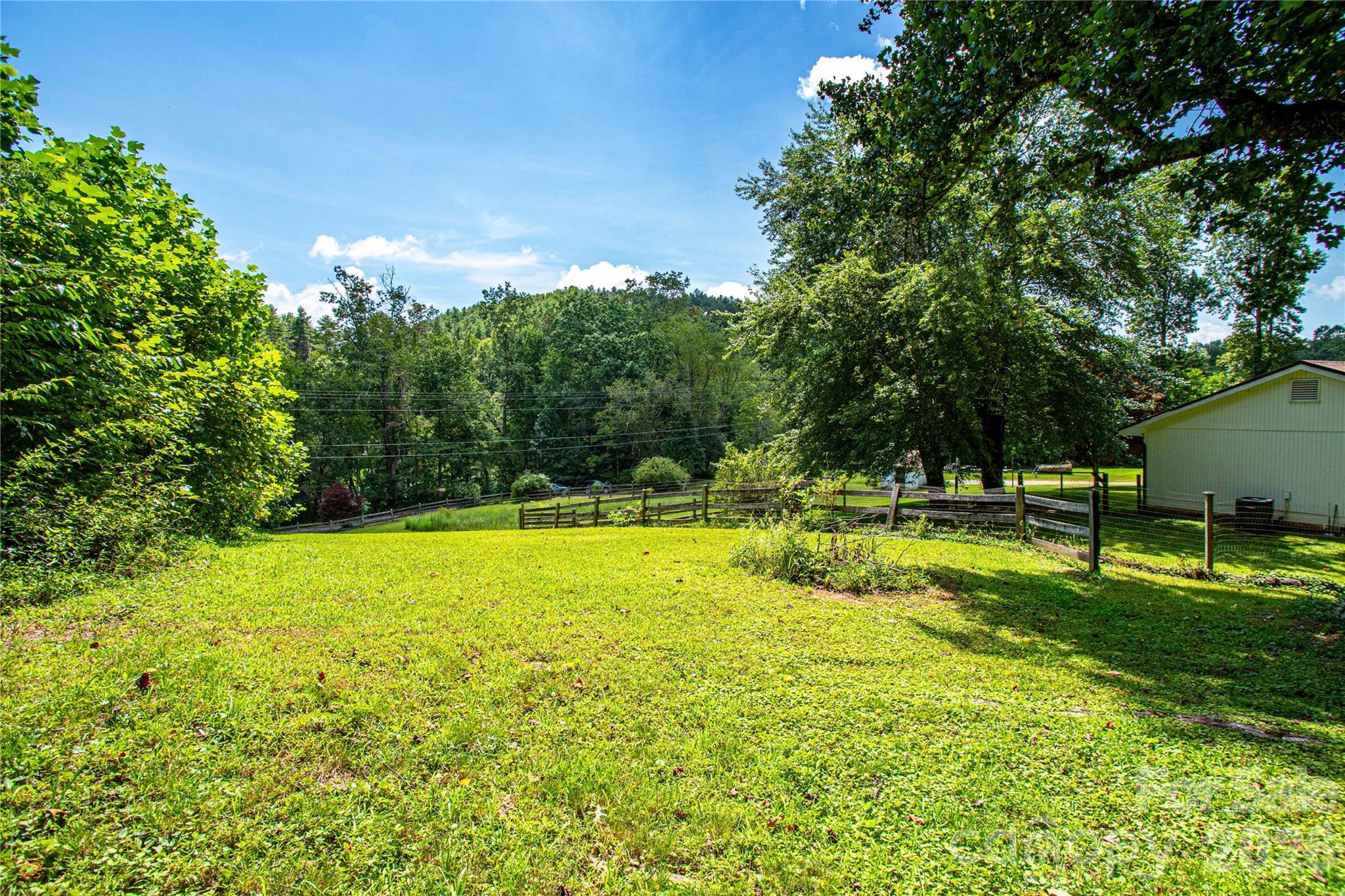 570 Flat Creek Valley Road