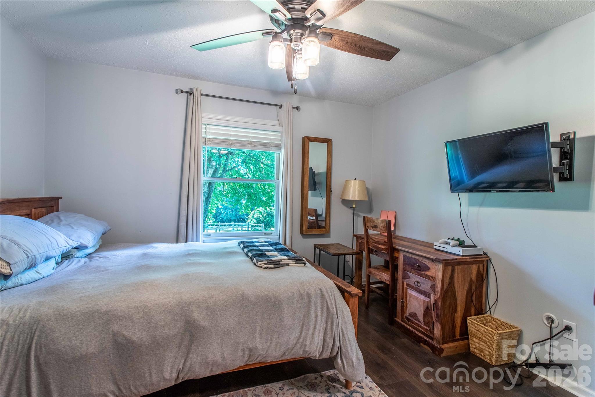 570 Flat Creek Valley Road