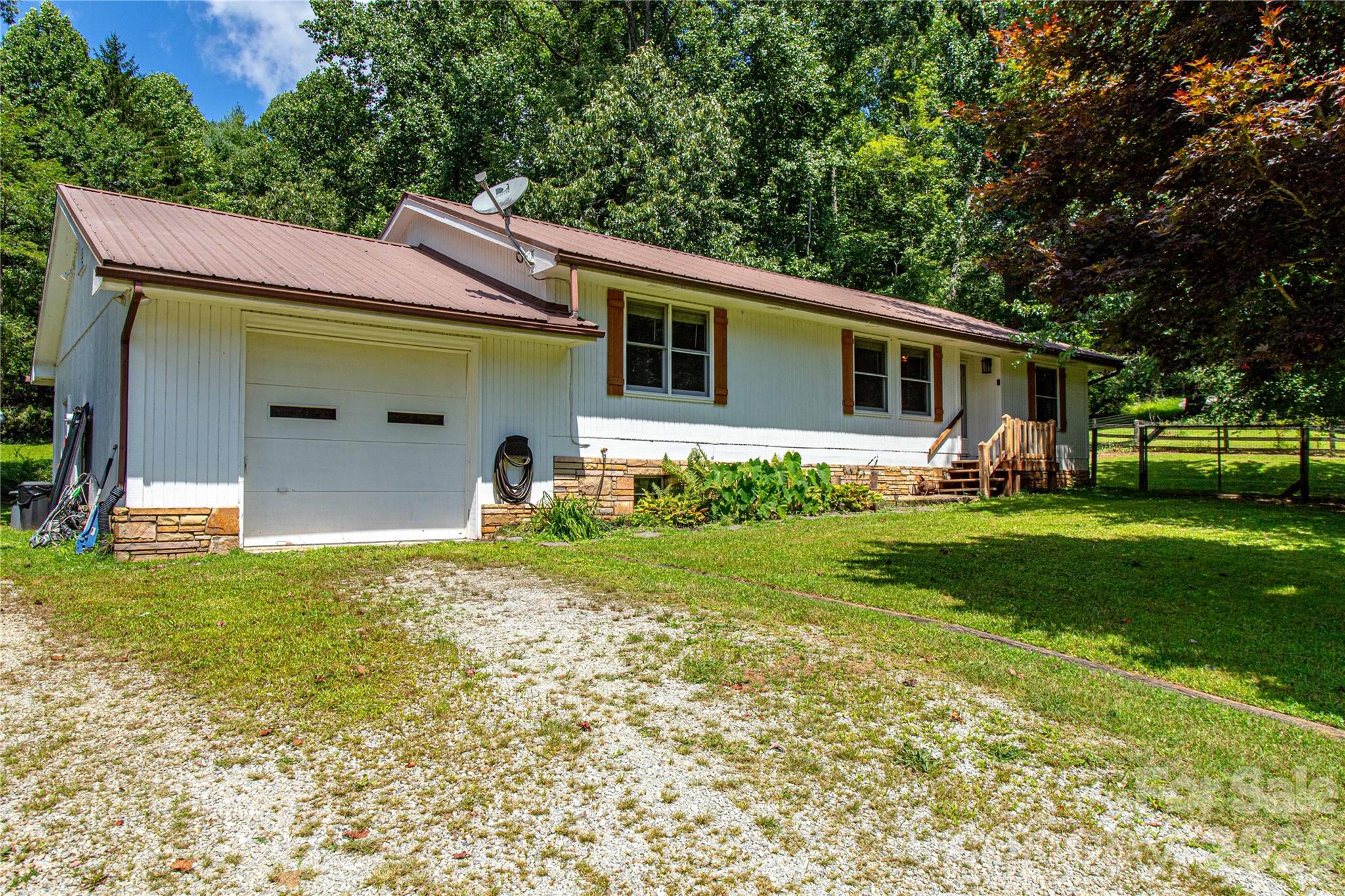 570 Flat Creek Valley Road