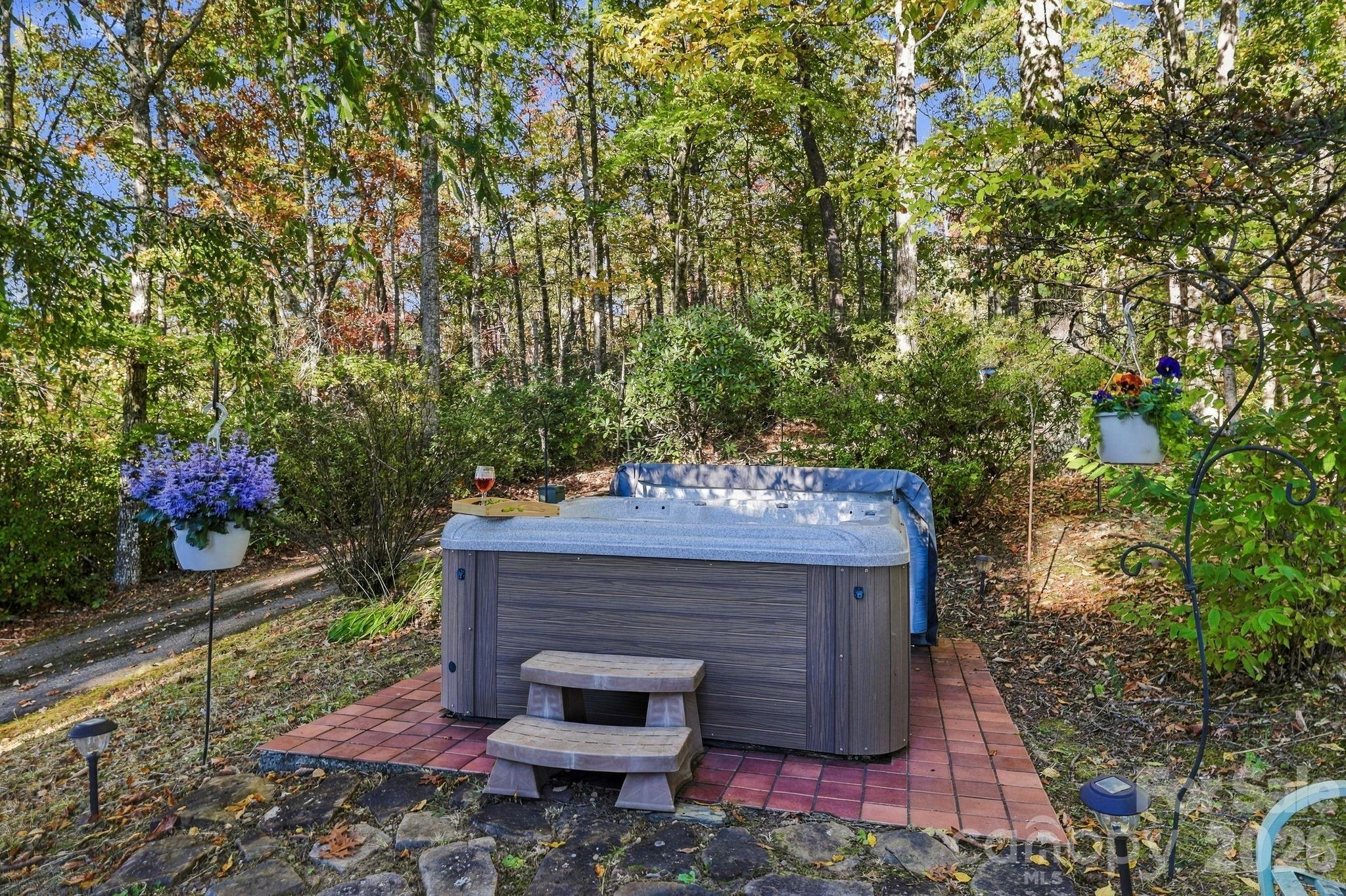 565 Ivy Lane