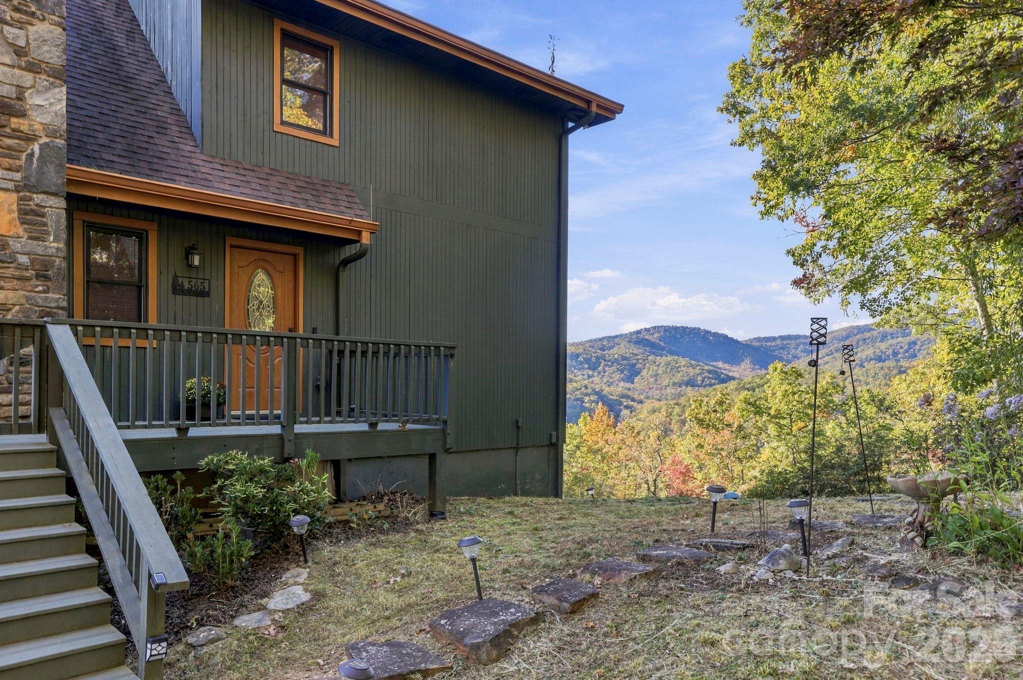 565 Ivy Lane