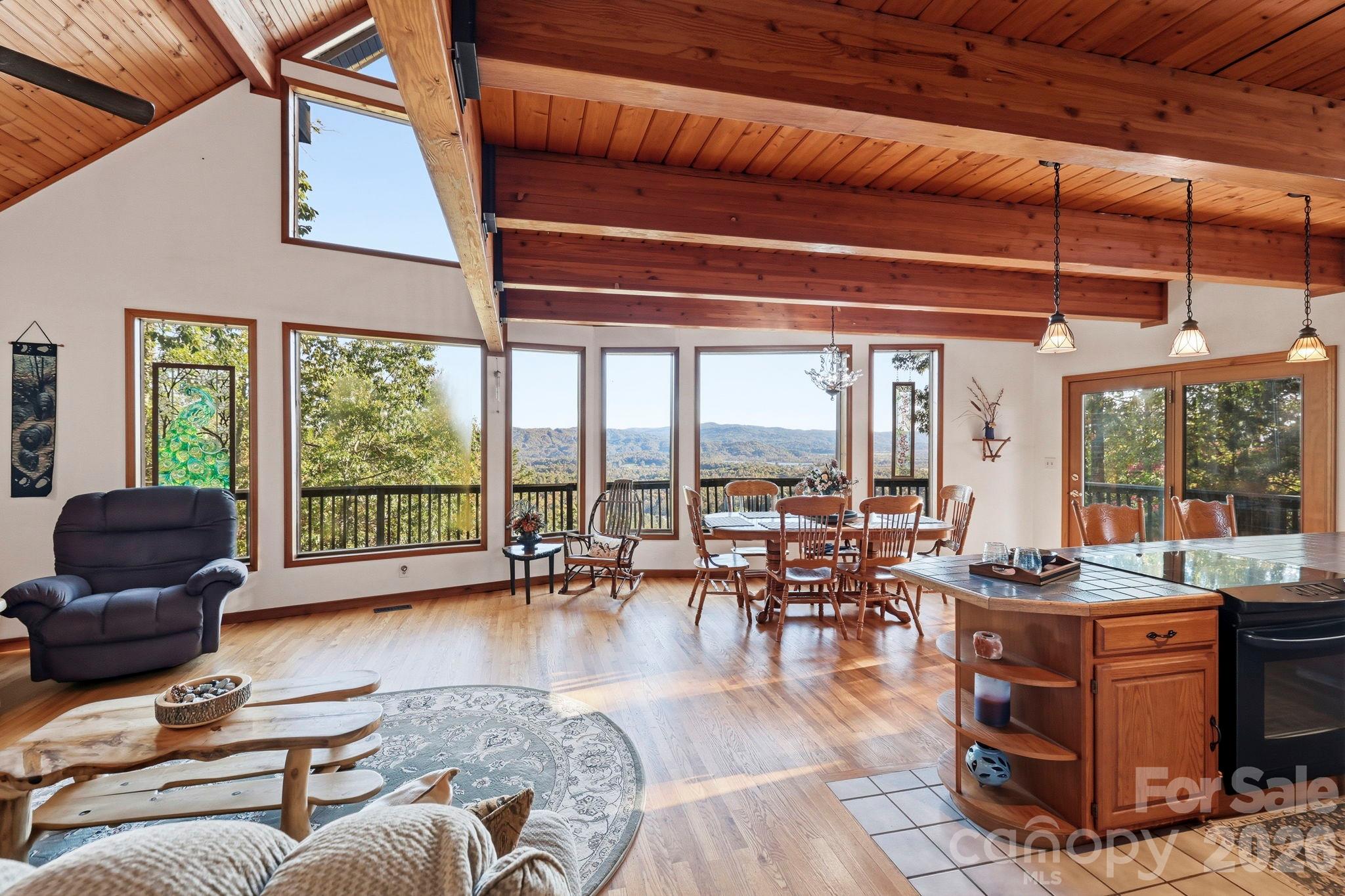 565 Ivy Lane