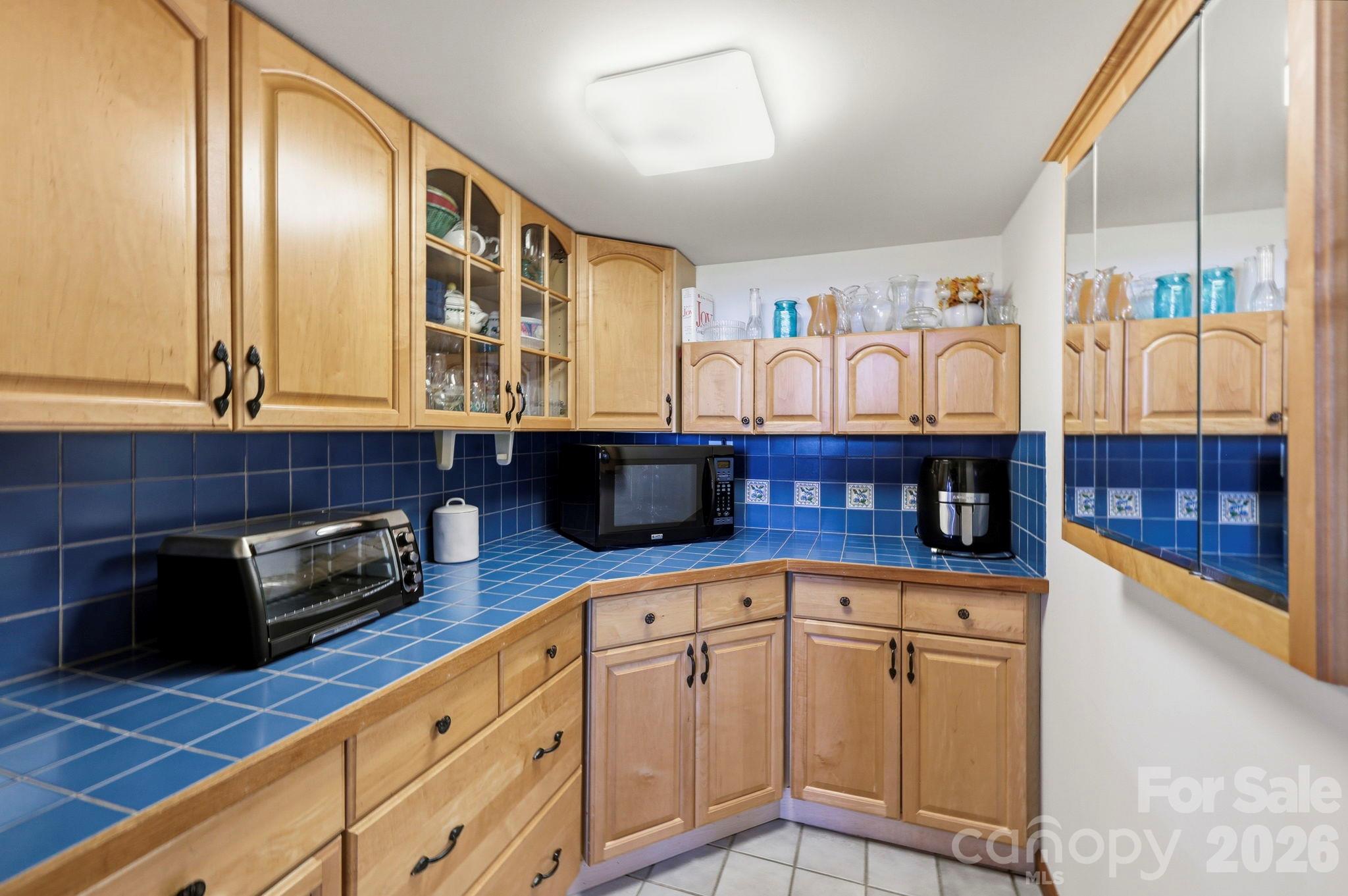 565 Ivy Lane