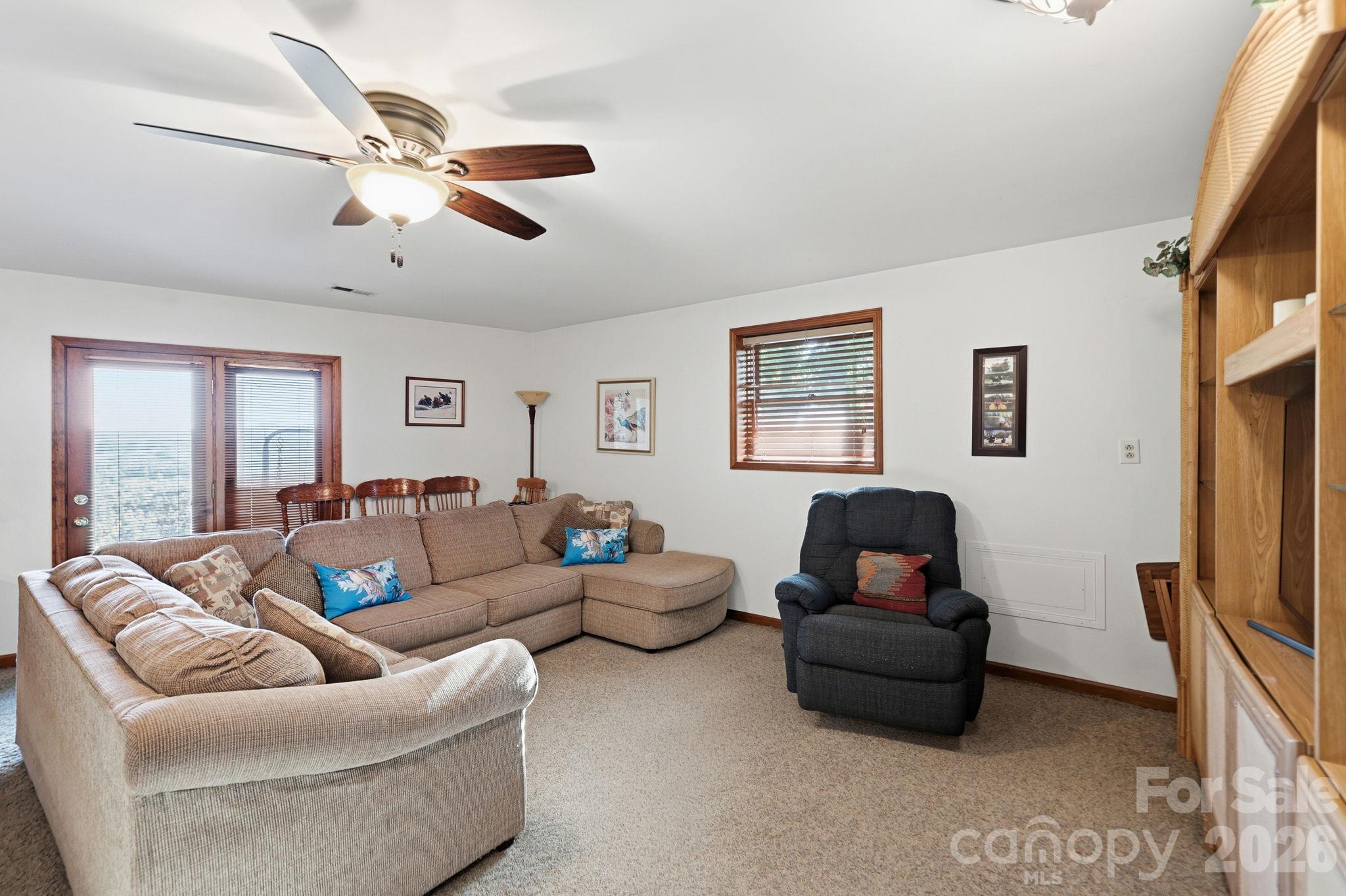 565 Ivy Lane