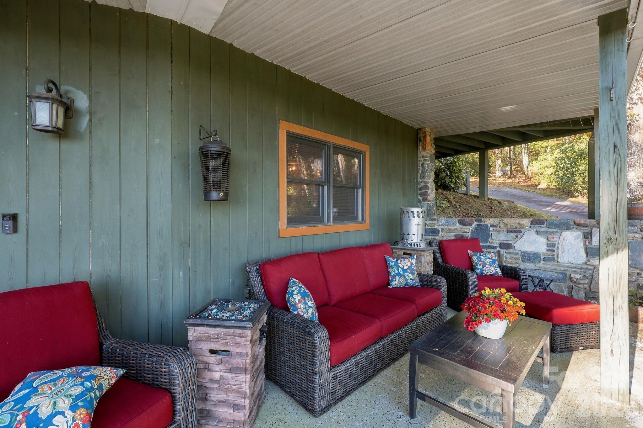 565 Ivy Lane