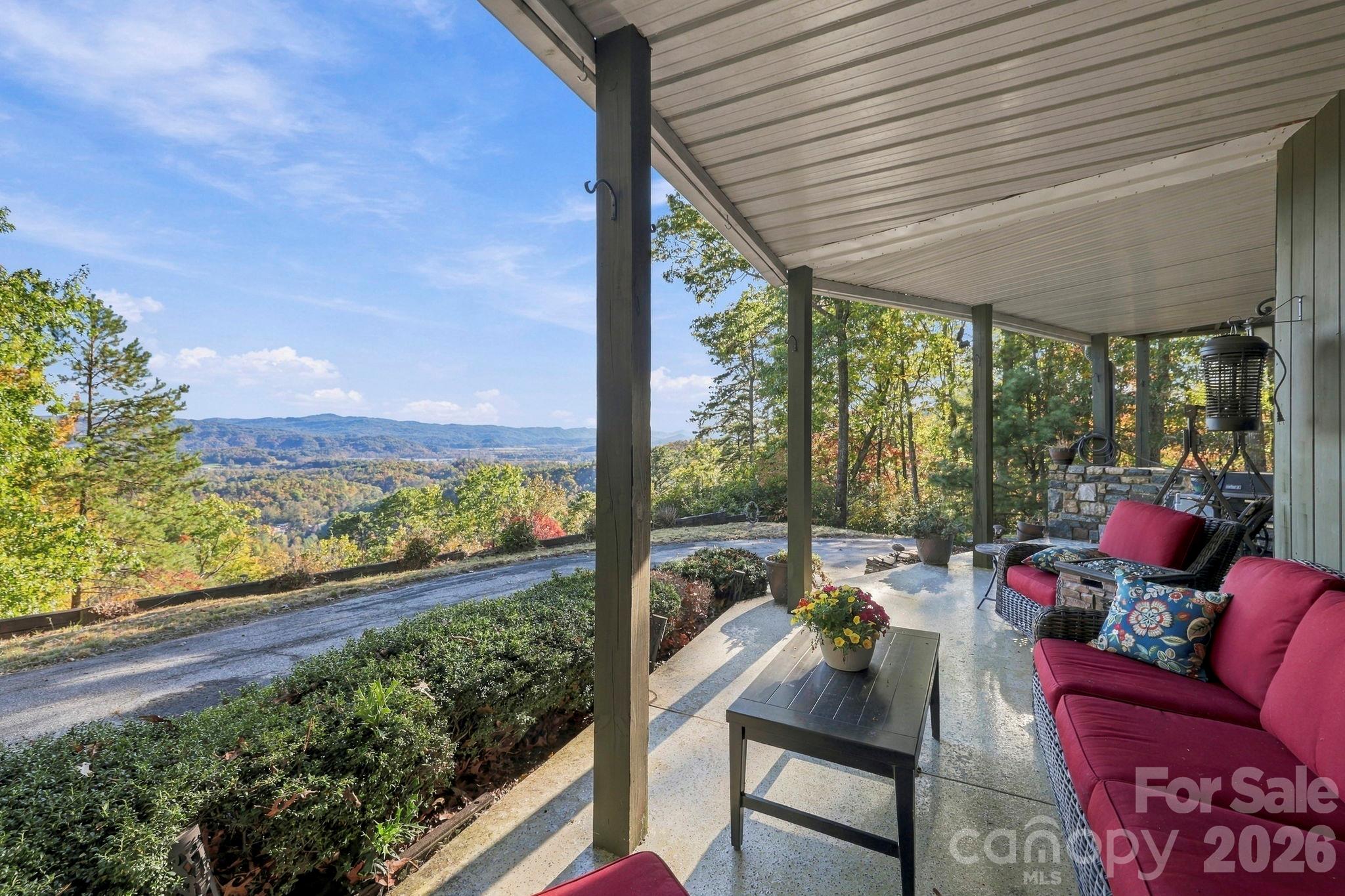 565 Ivy Lane