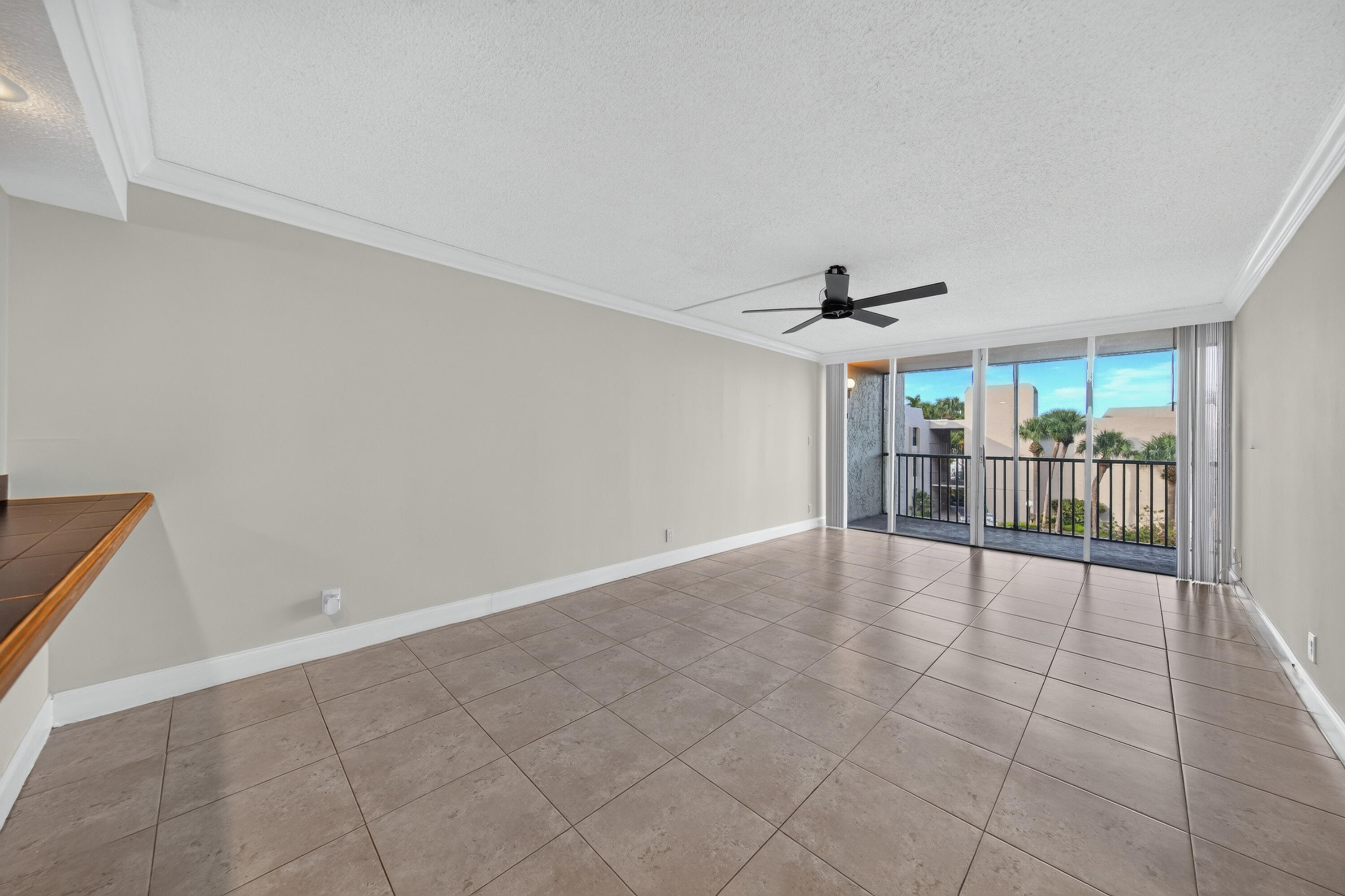 6 ROYAL PALM Way 307