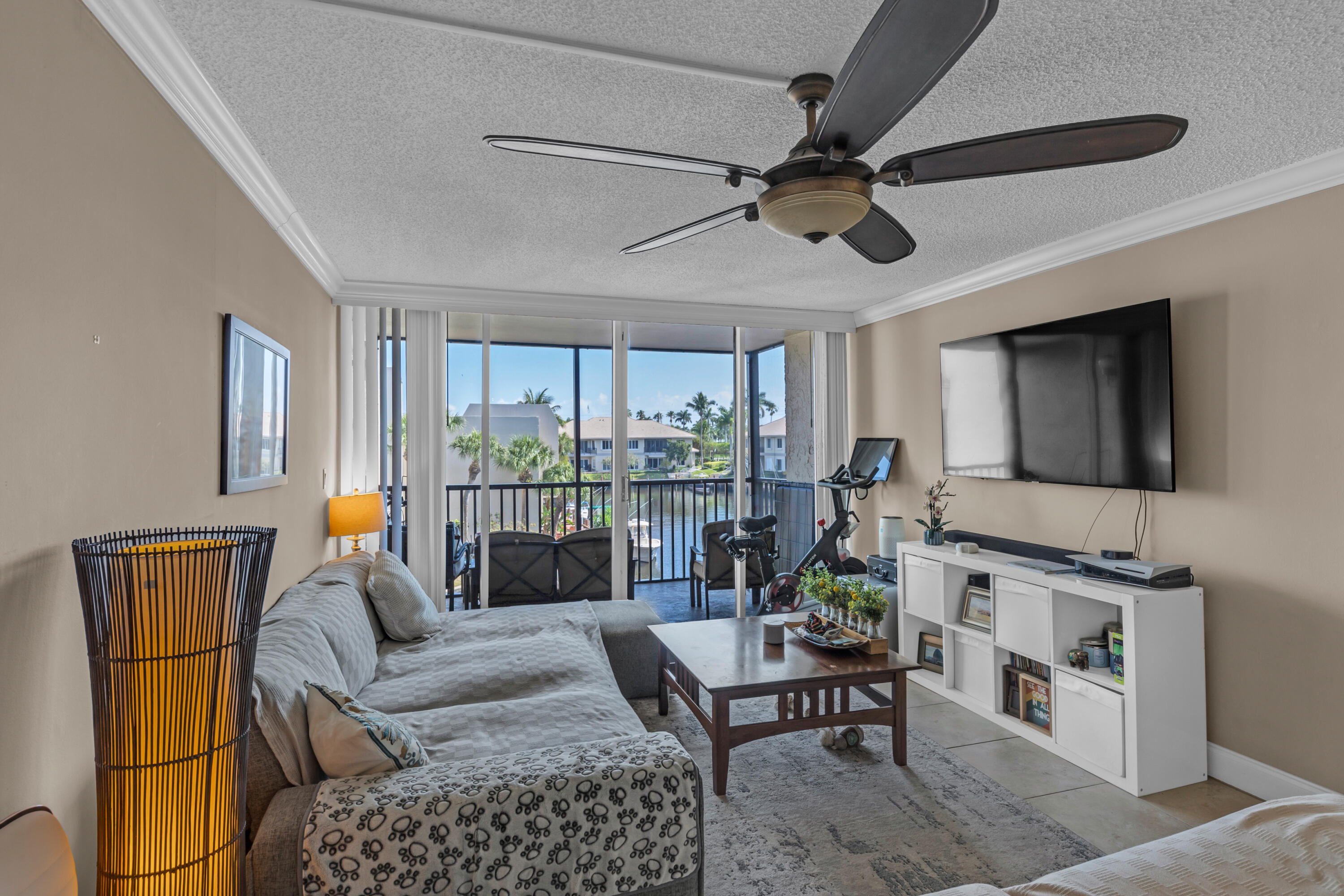 6 ROYAL PALM Way 307