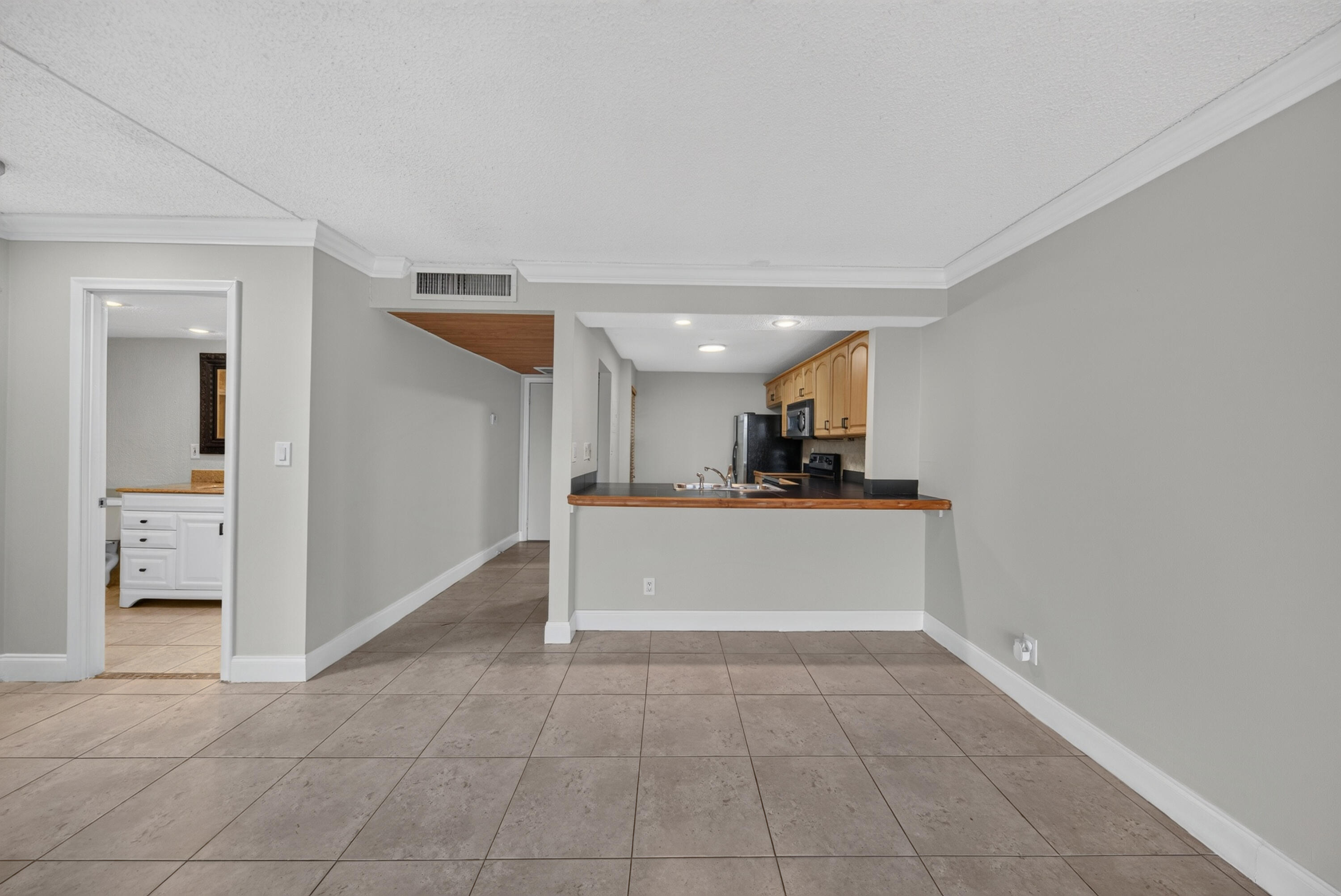 6 ROYAL PALM Way 307