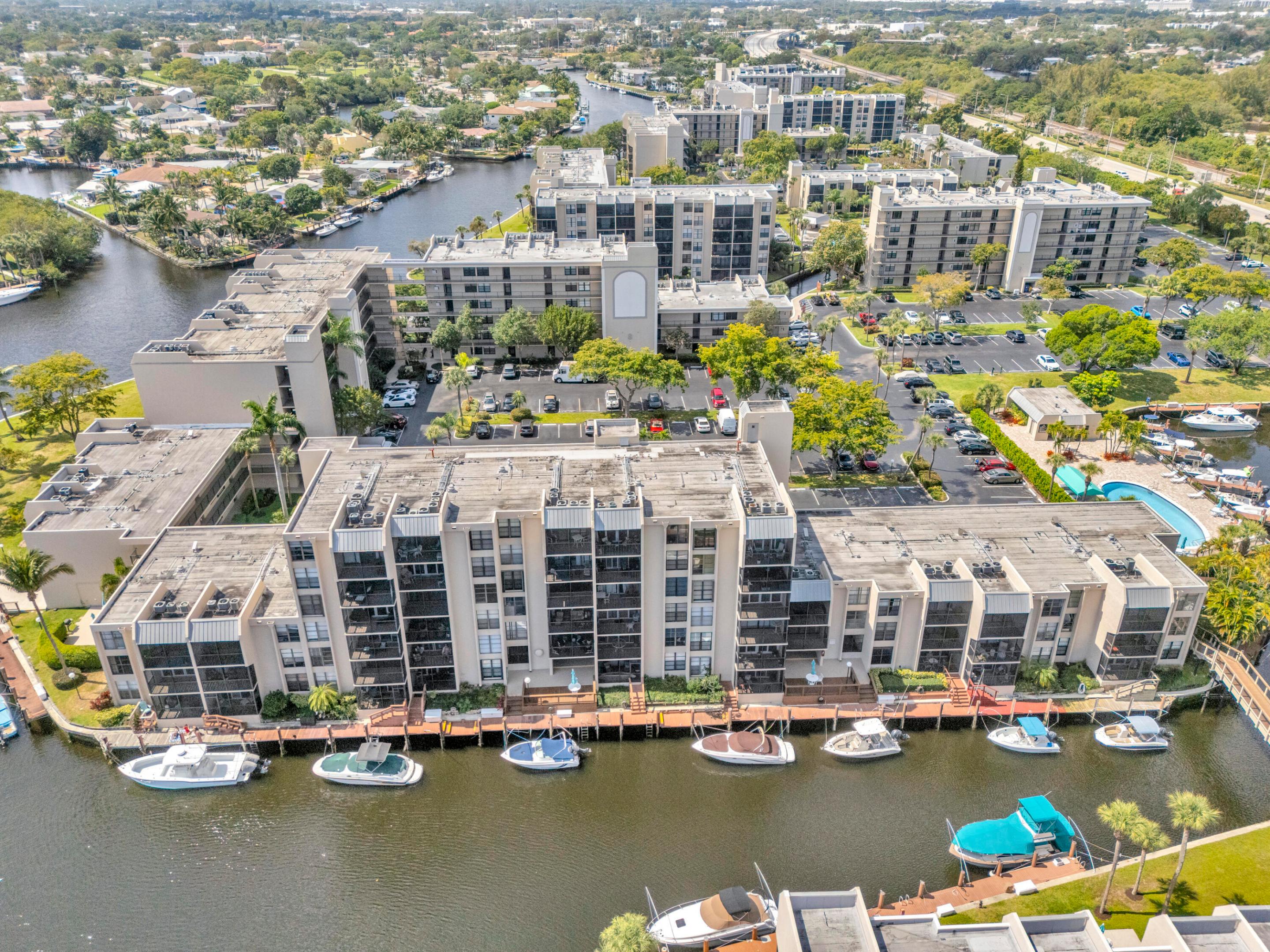 6 ROYAL PALM Way 307