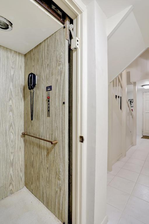 1222 Hillsboro Mile 17