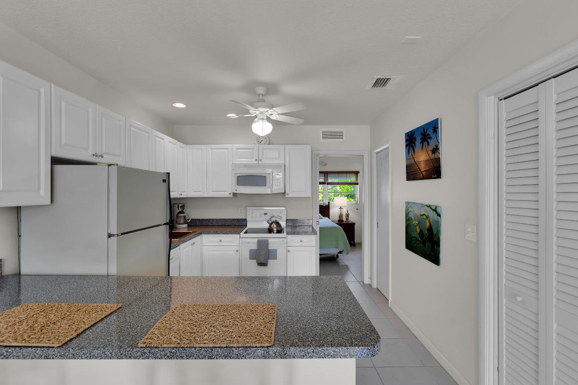 4630 Poinciana Street 2e