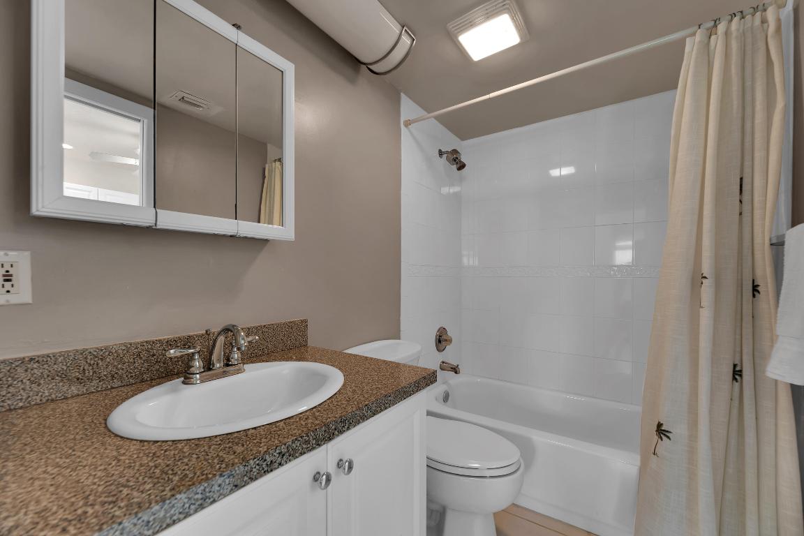 4630 Poinciana Street 2e