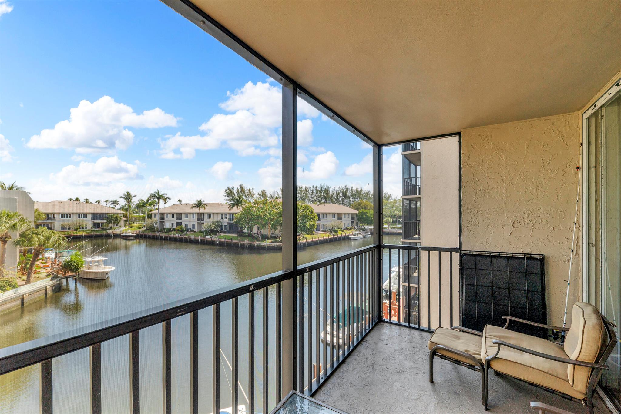 6 Royal Palm Way 307