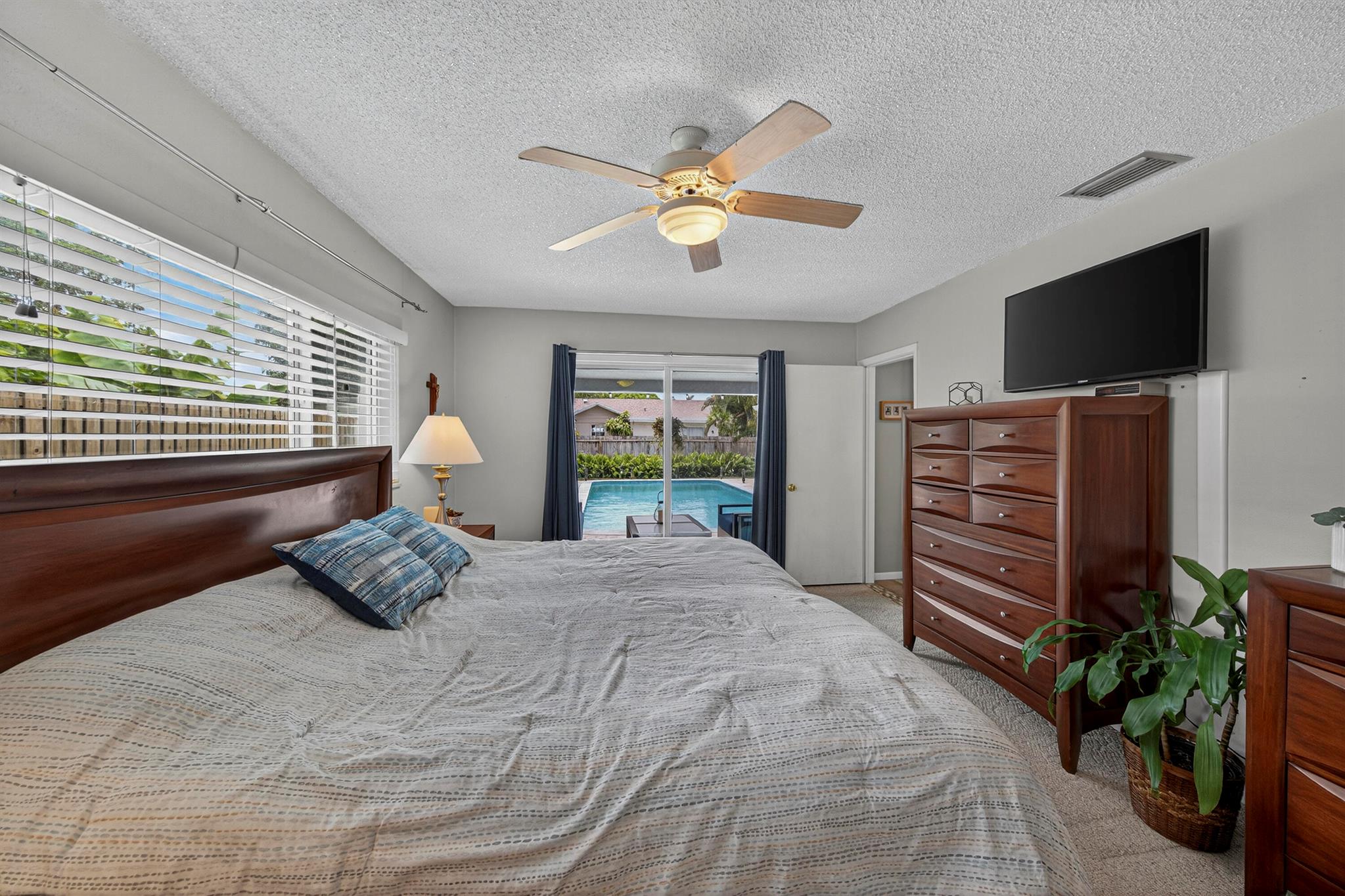 555 NW 15th Avenue