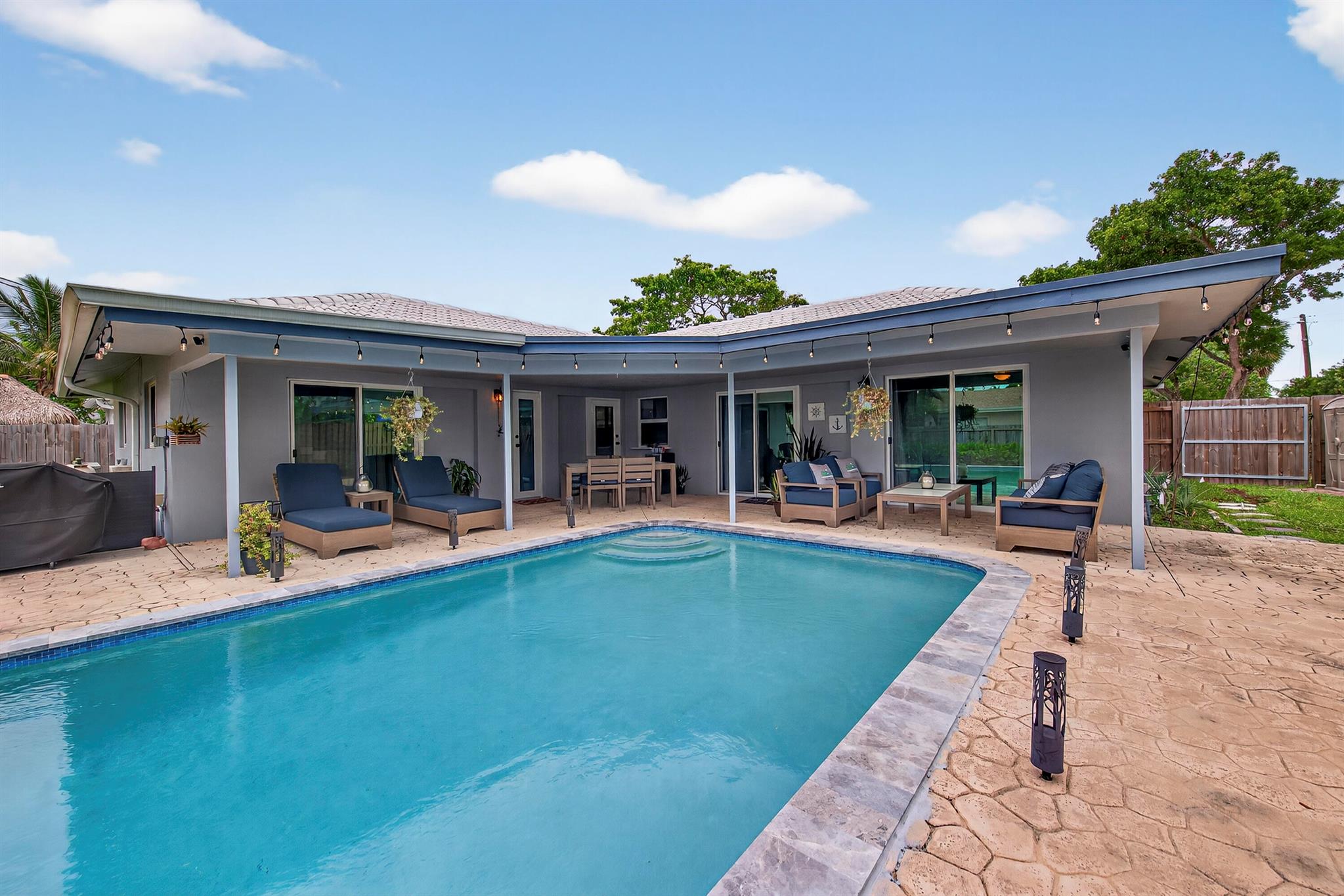 555 NW 15th Avenue