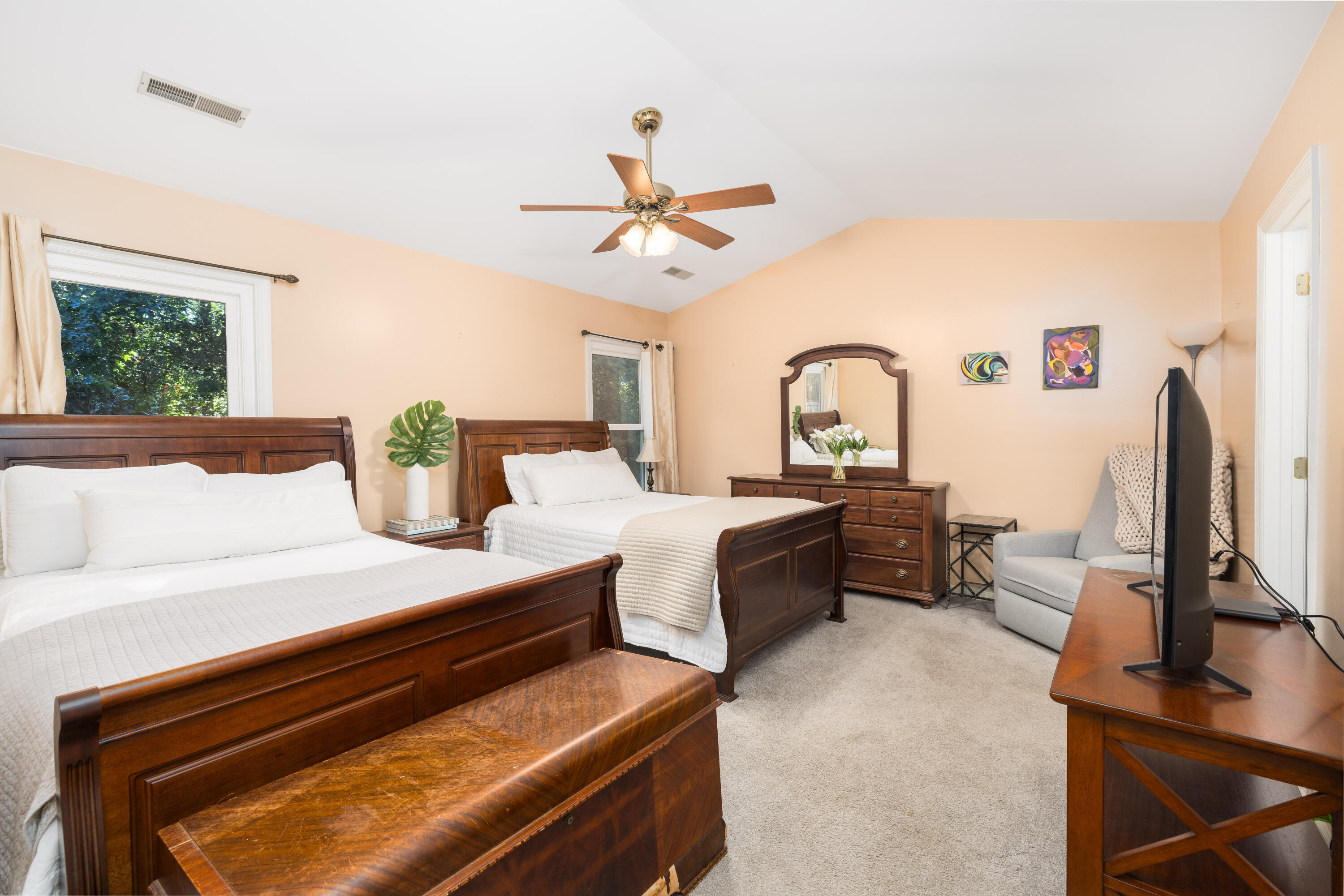 1484 Wellesley Circle