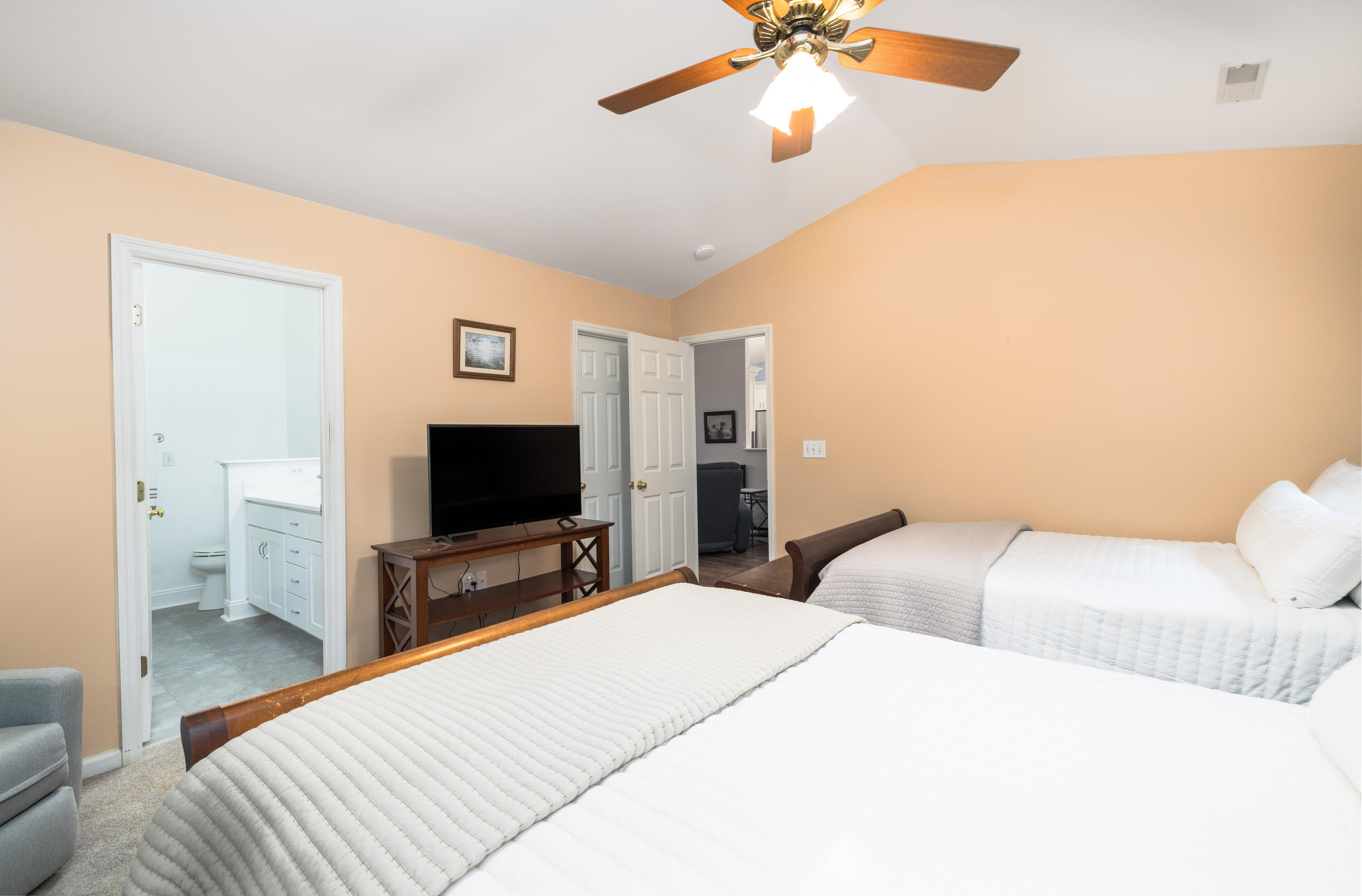 1484 Wellesley Circle