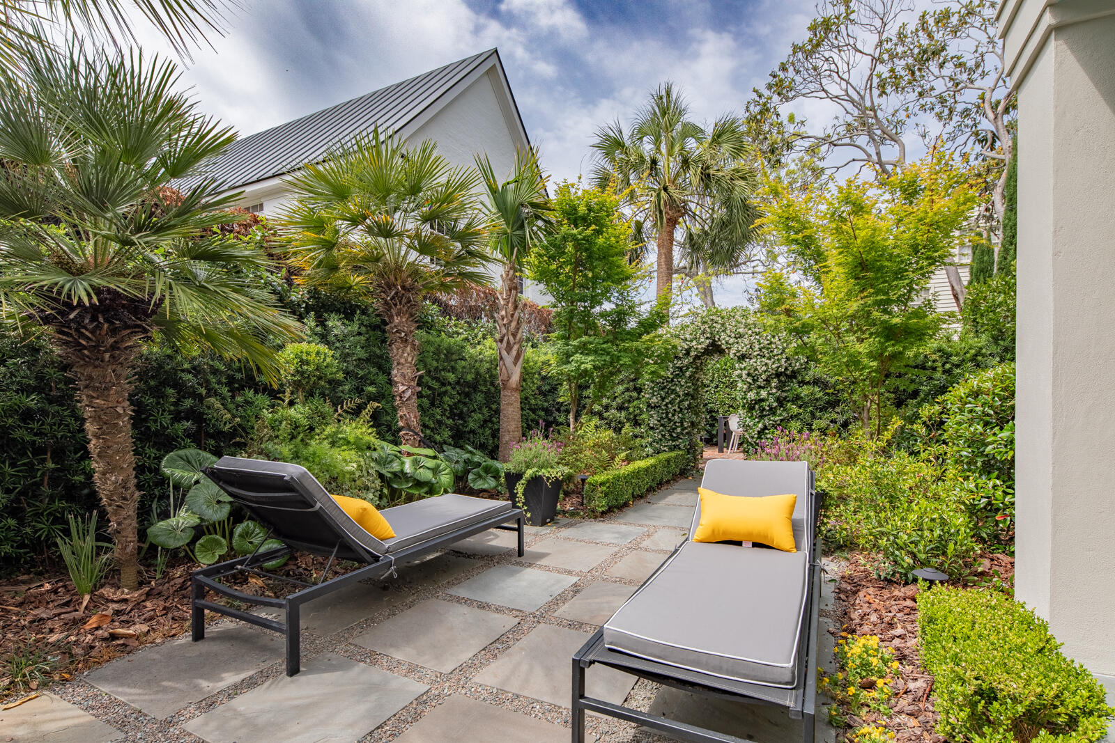 21 1/2 Pitt Street