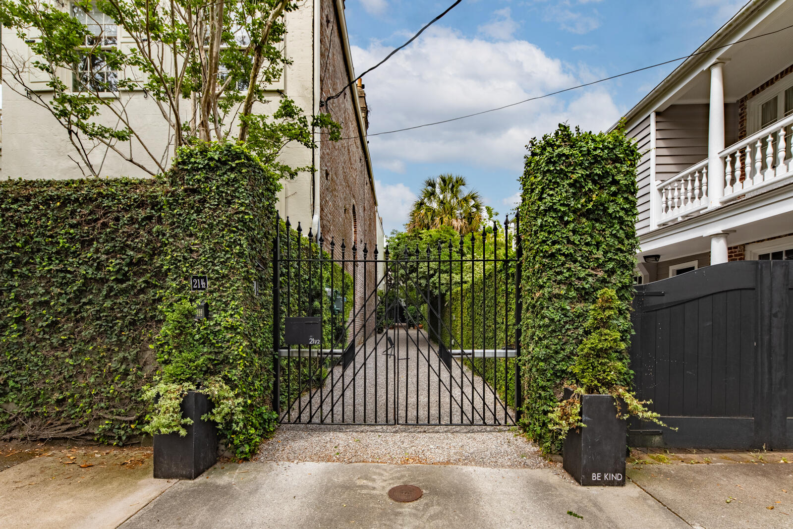 21 1/2 Pitt Street