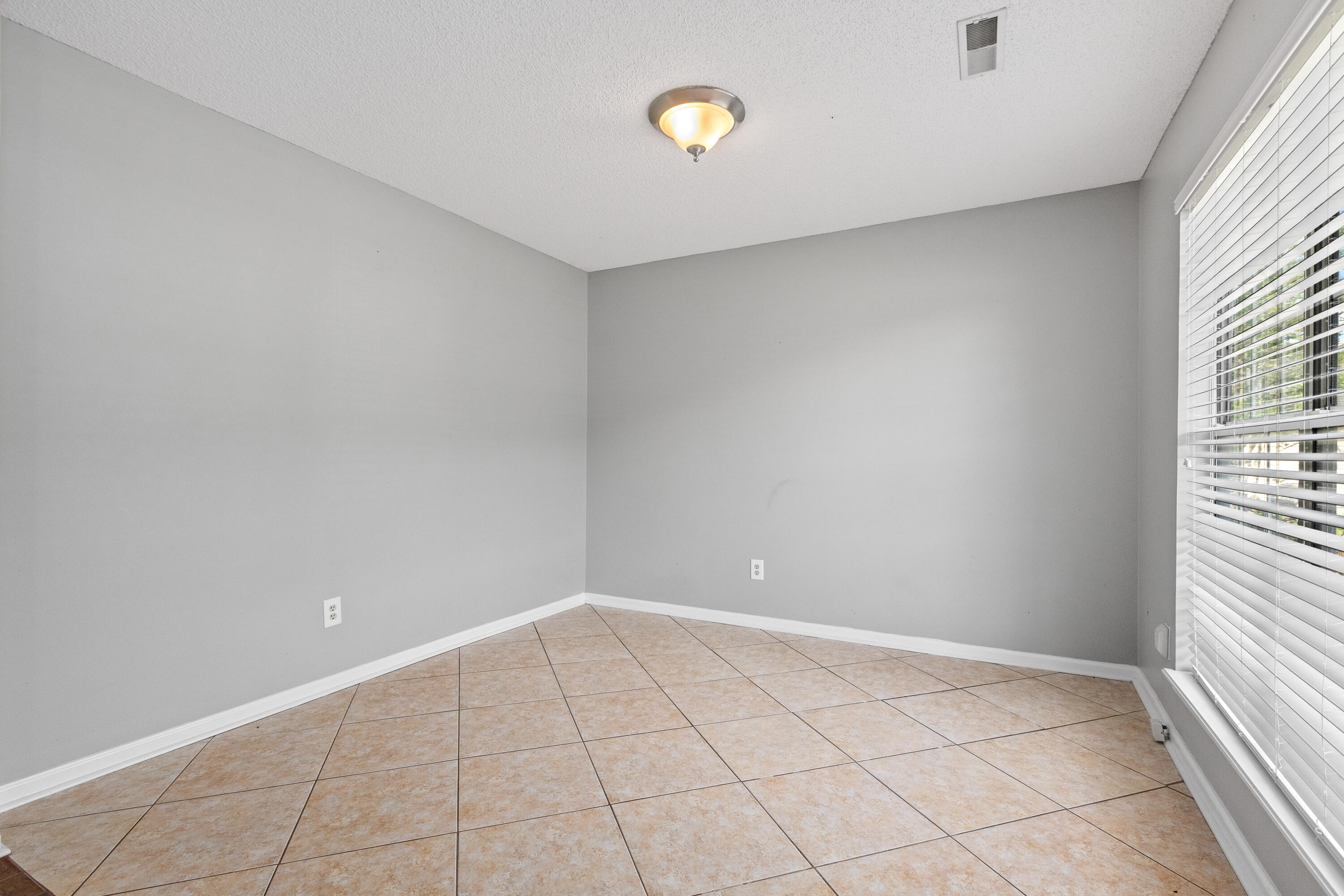 633 Alwyn Boulevard