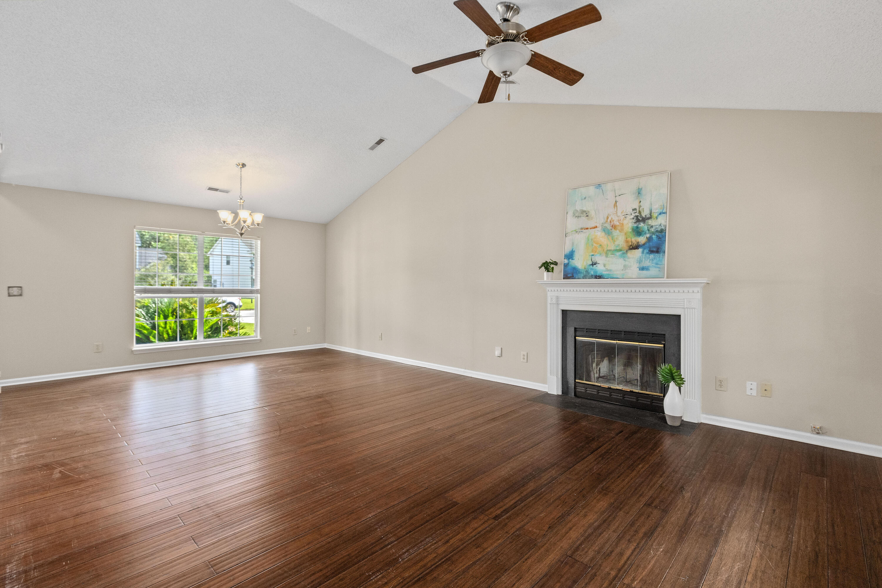 633 Alwyn Boulevard