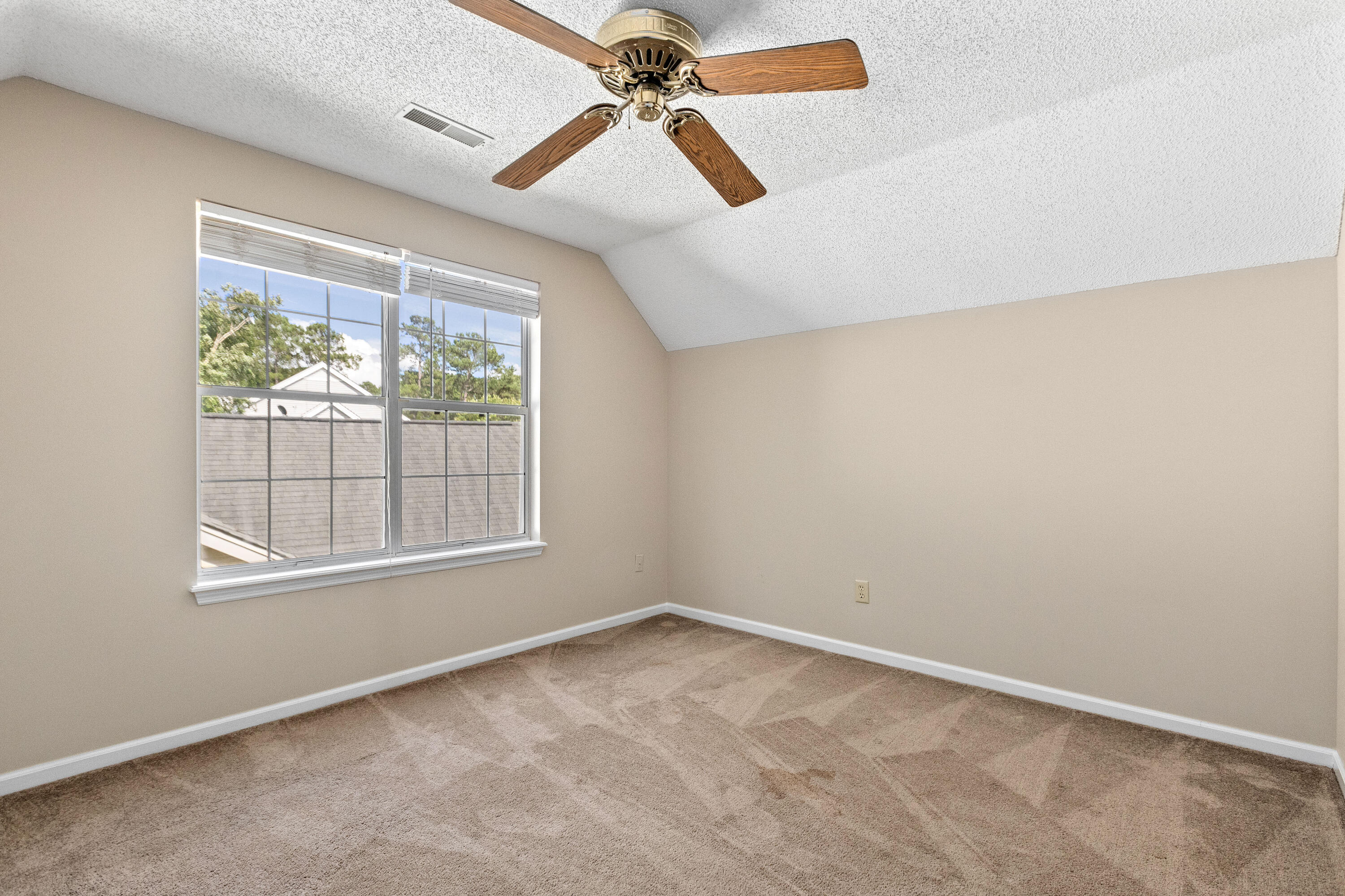 633 Alwyn Boulevard
