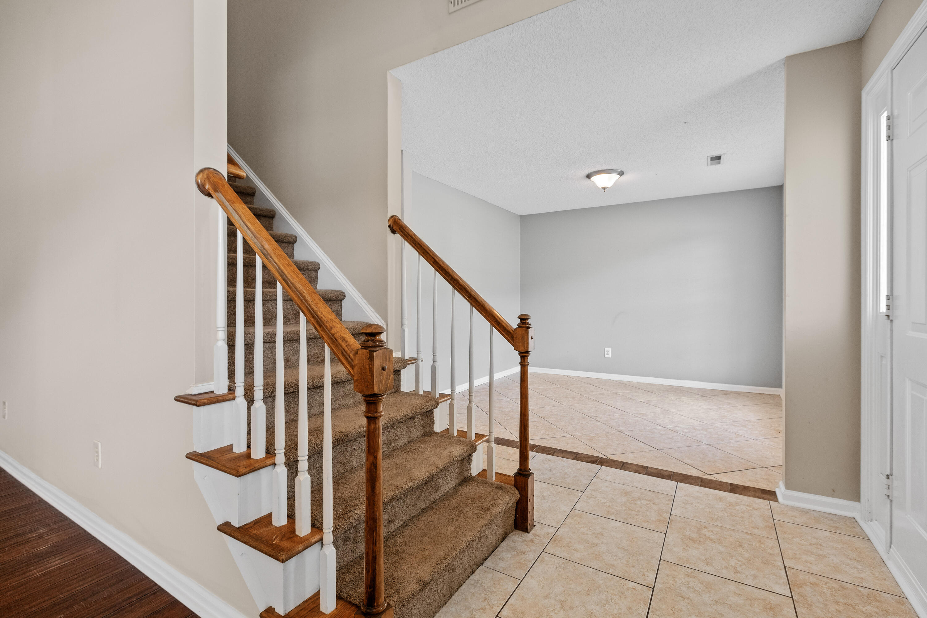 633 Alwyn Boulevard