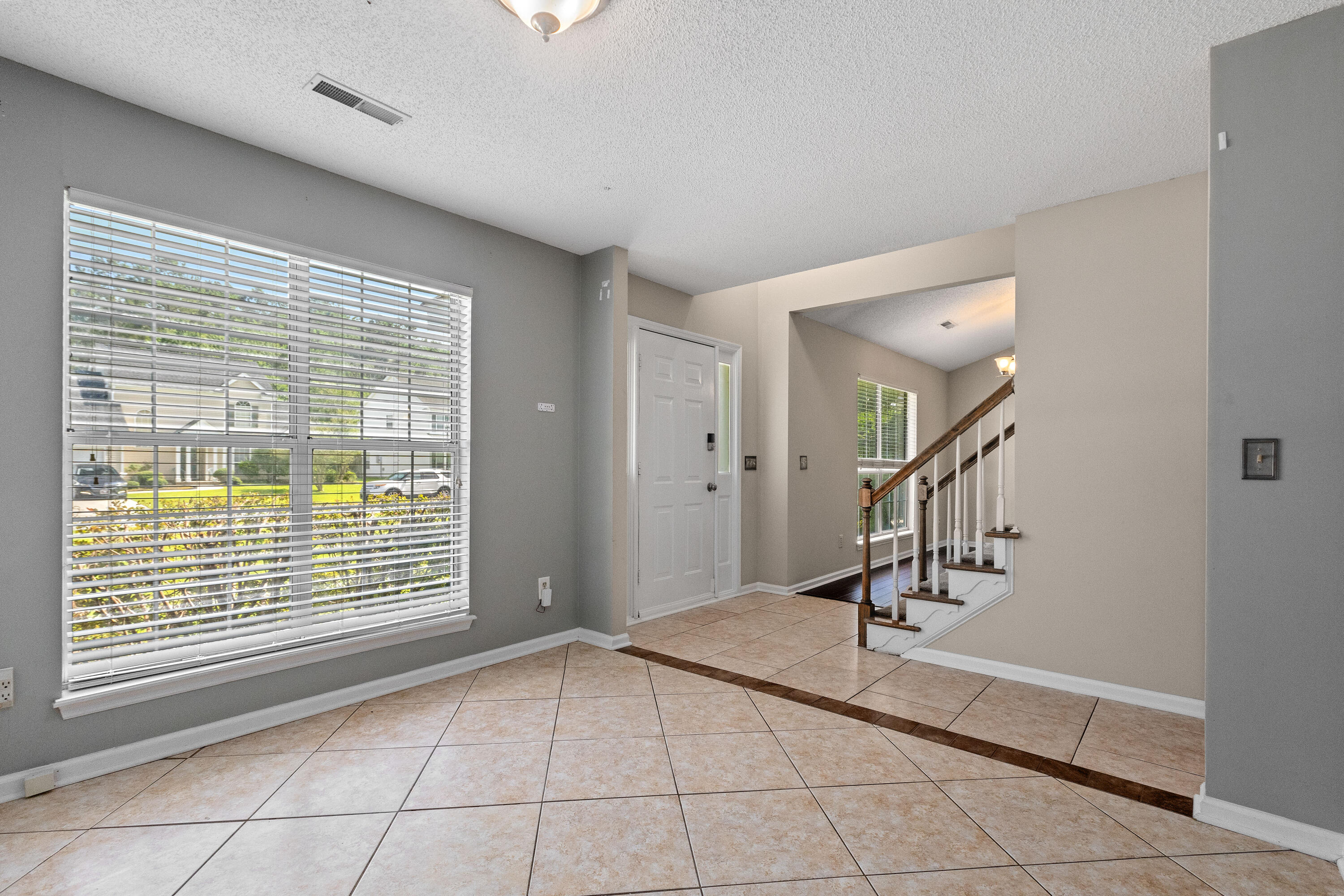 633 Alwyn Boulevard