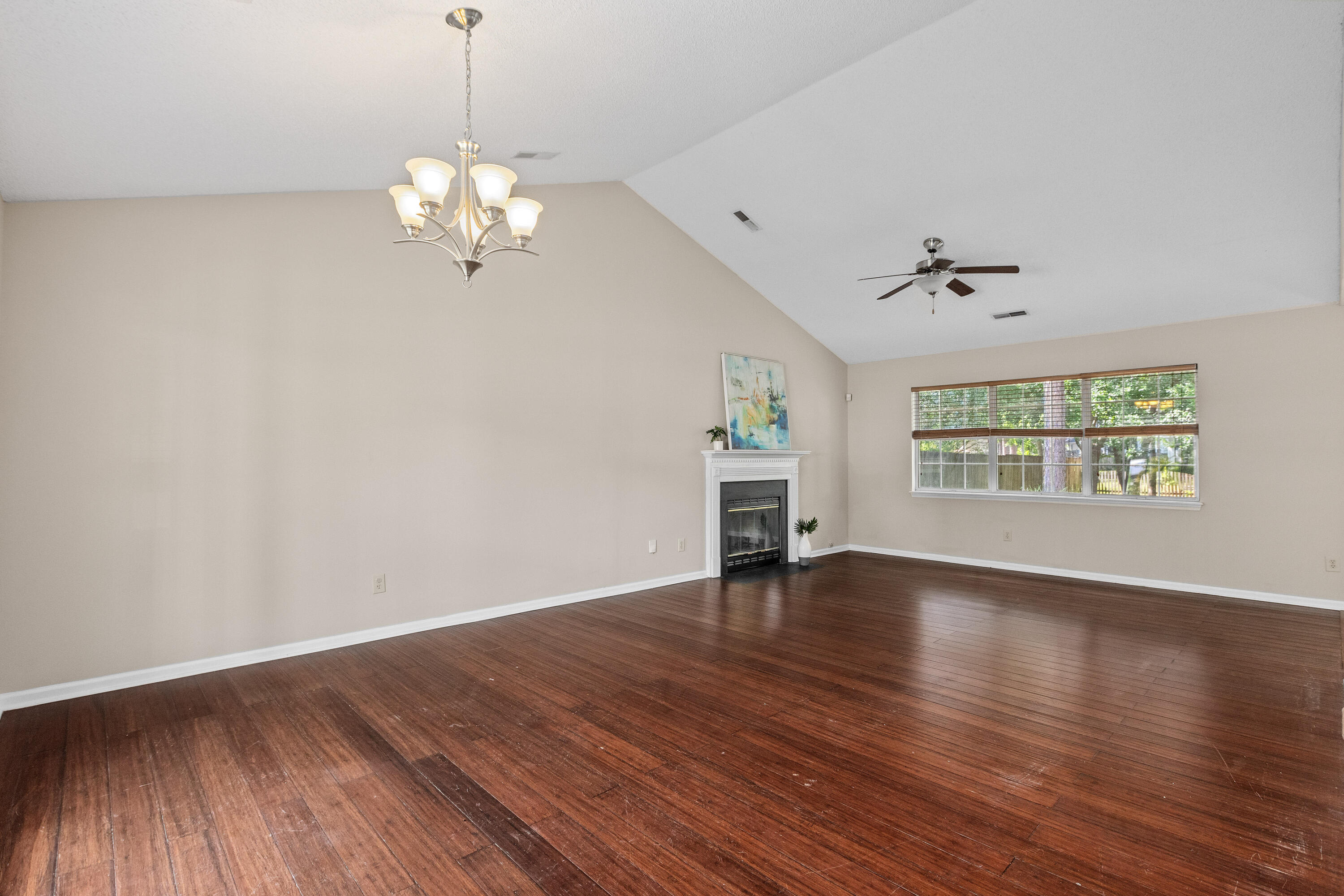 633 Alwyn Boulevard