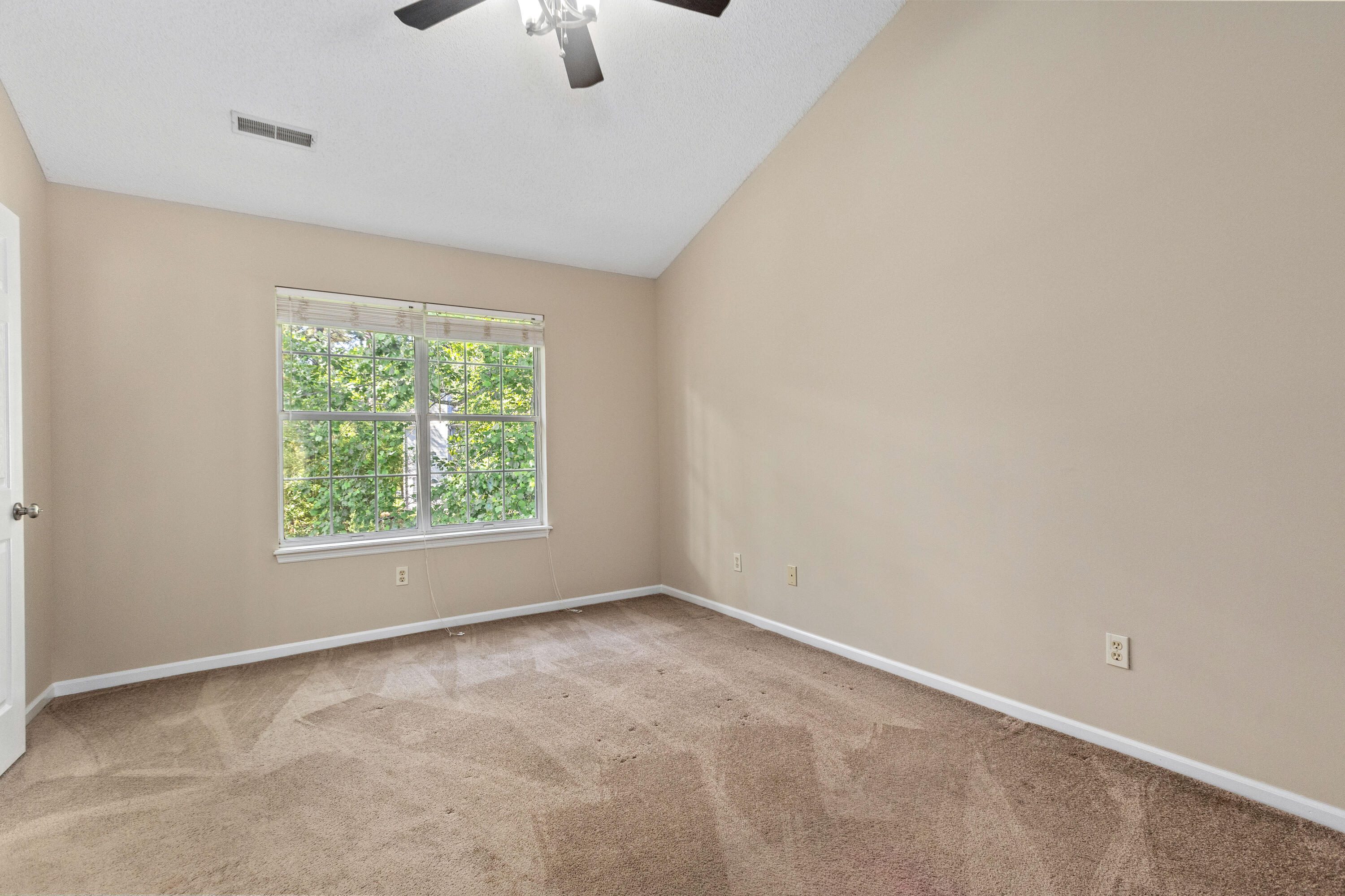 633 Alwyn Boulevard
