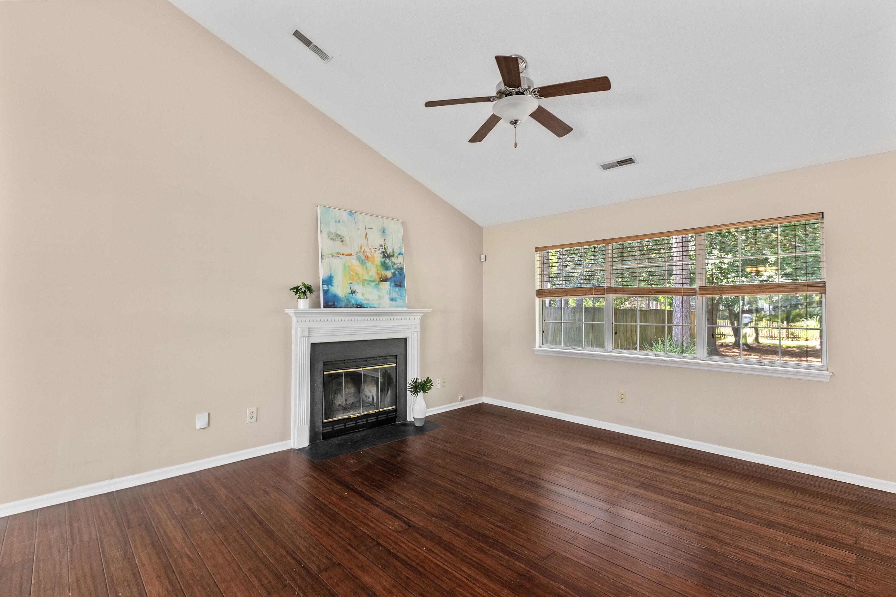 633 Alwyn Boulevard