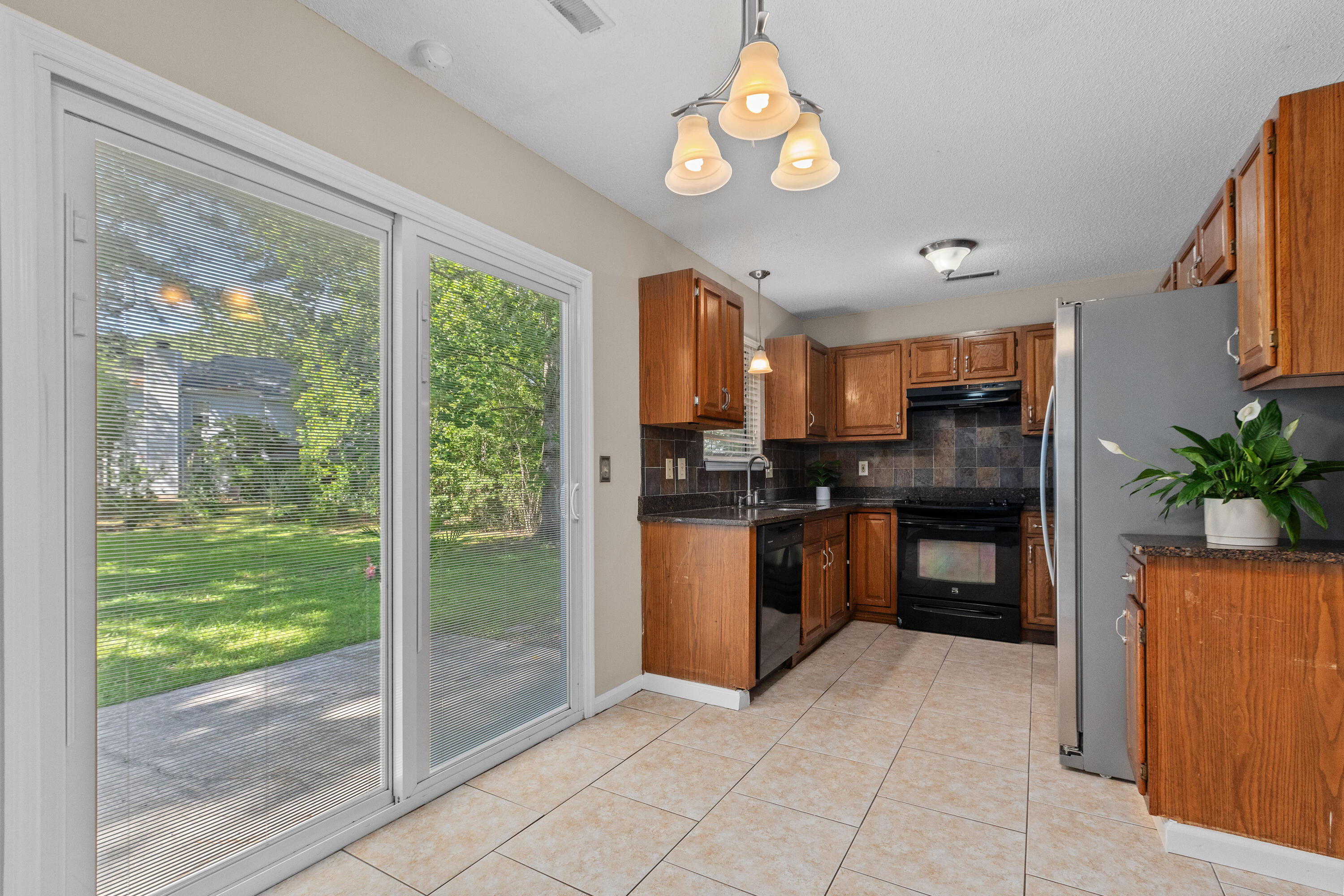 633 Alwyn Boulevard