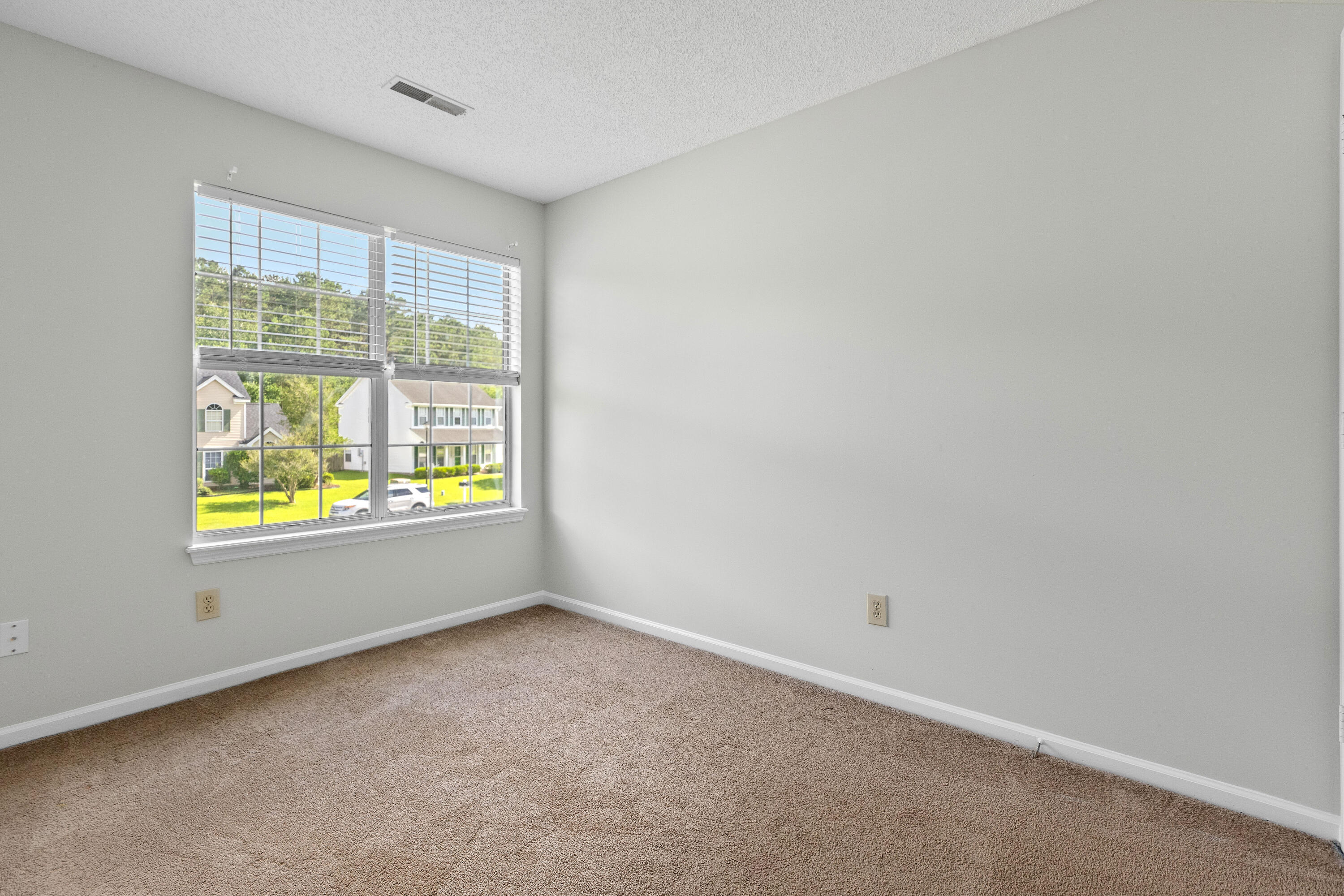 633 Alwyn Boulevard