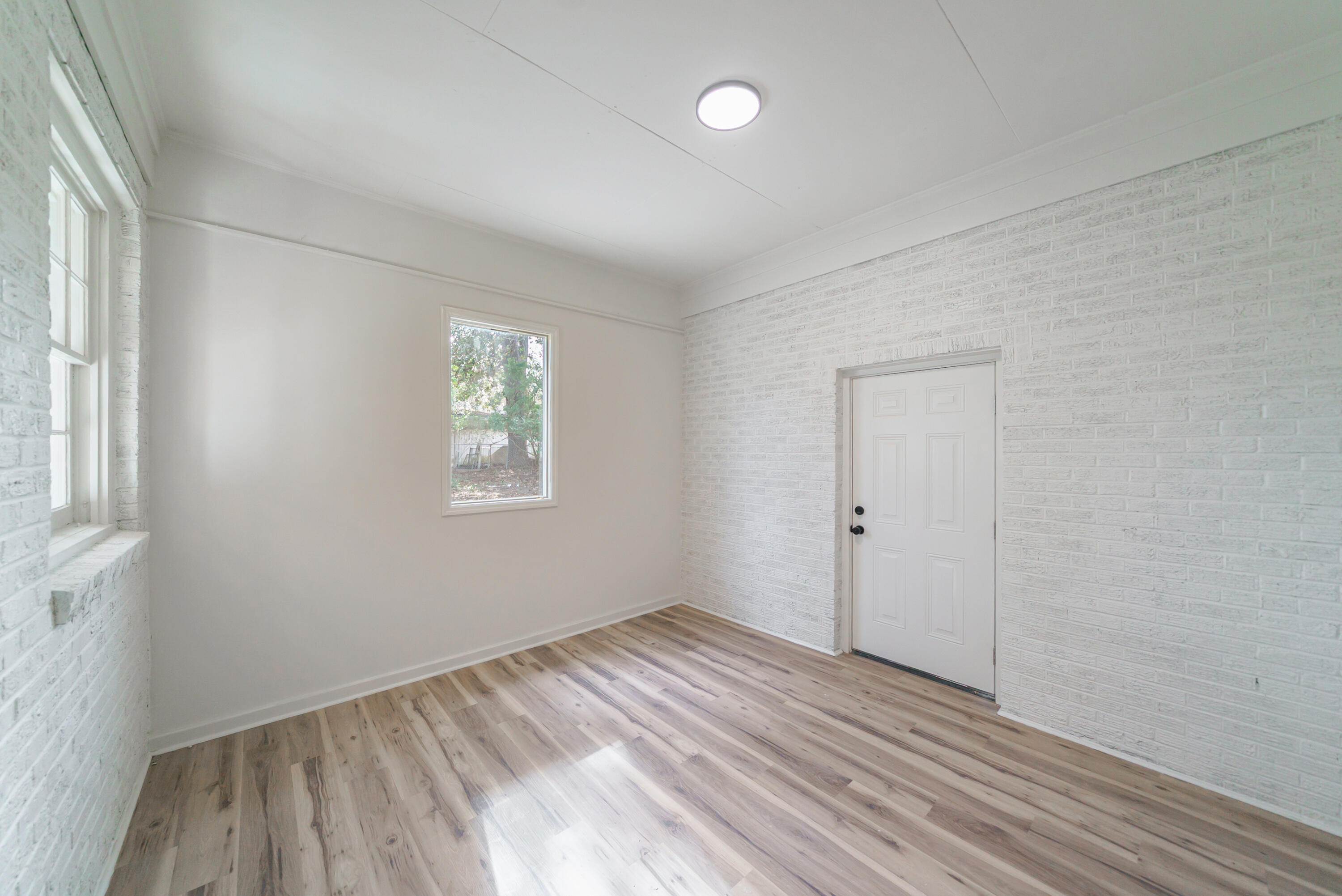 663 Wantoot Boulevard