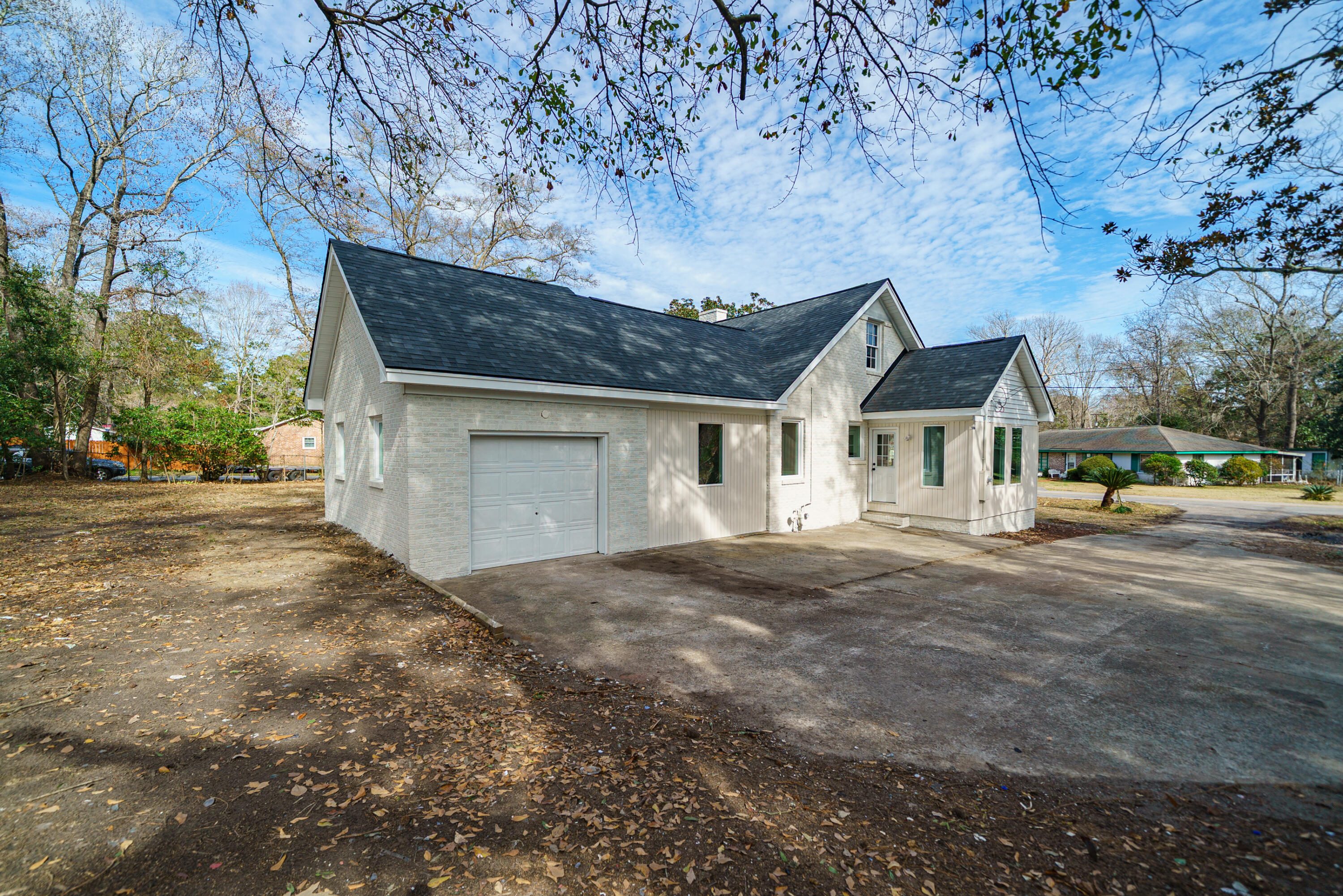 663 Wantoot Boulevard