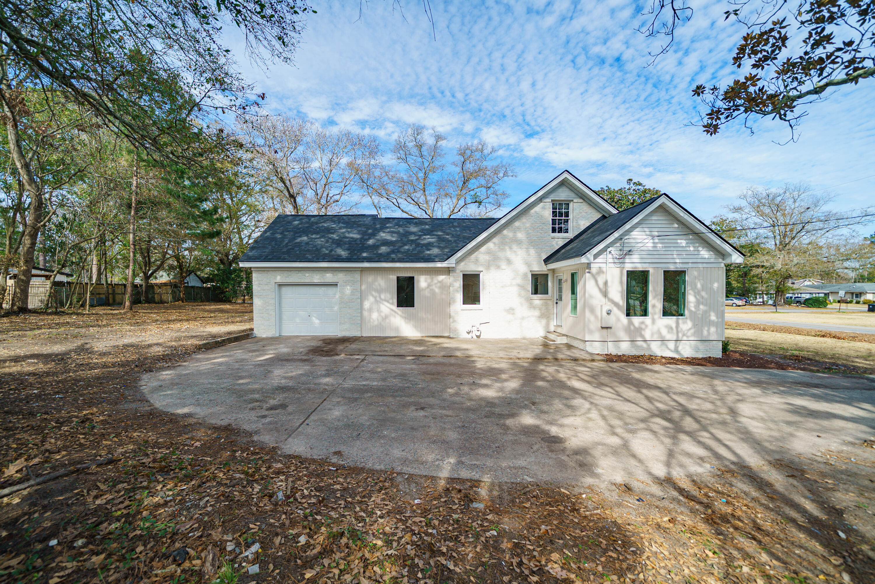 663 Wantoot Boulevard