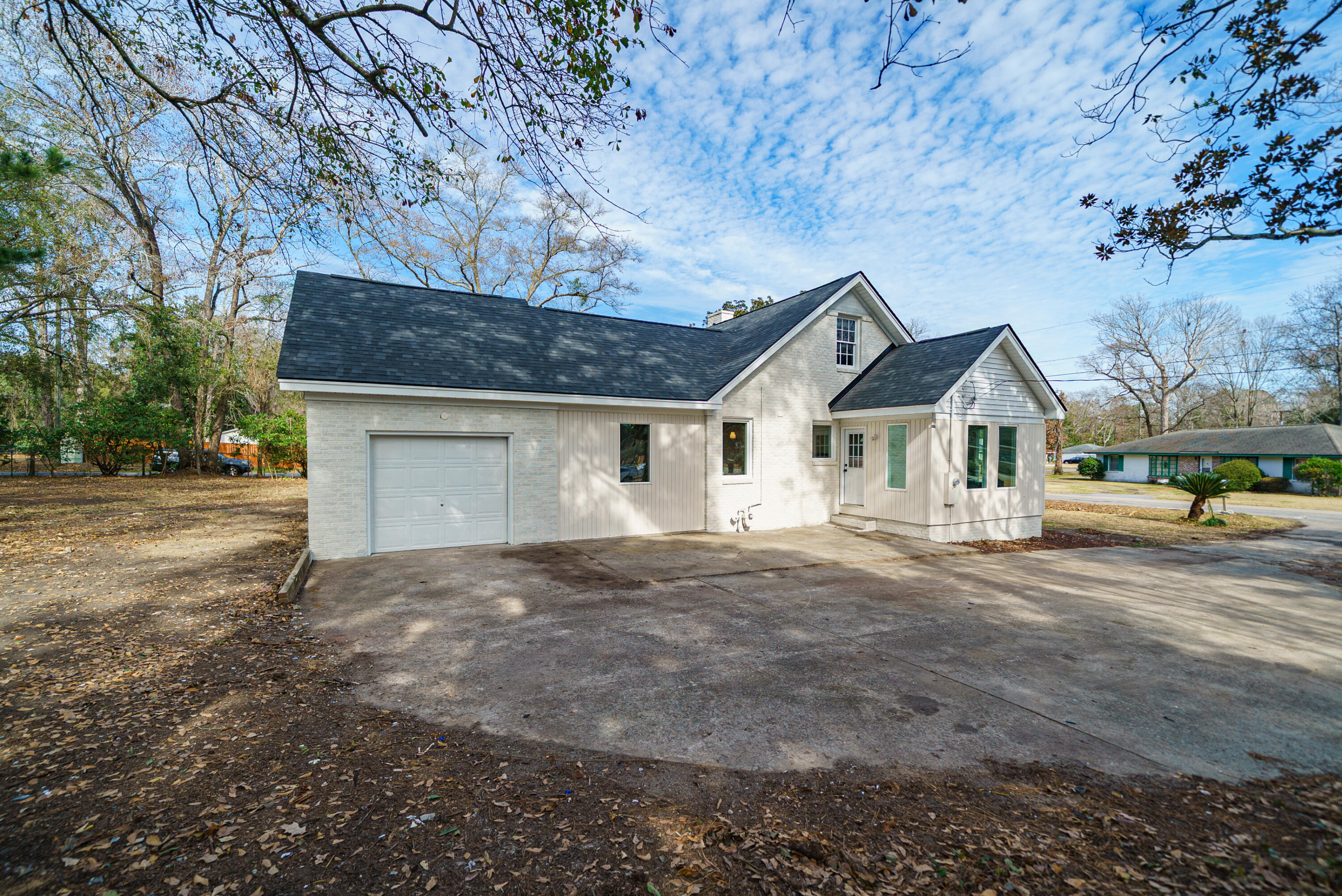 663 Wantoot Boulevard