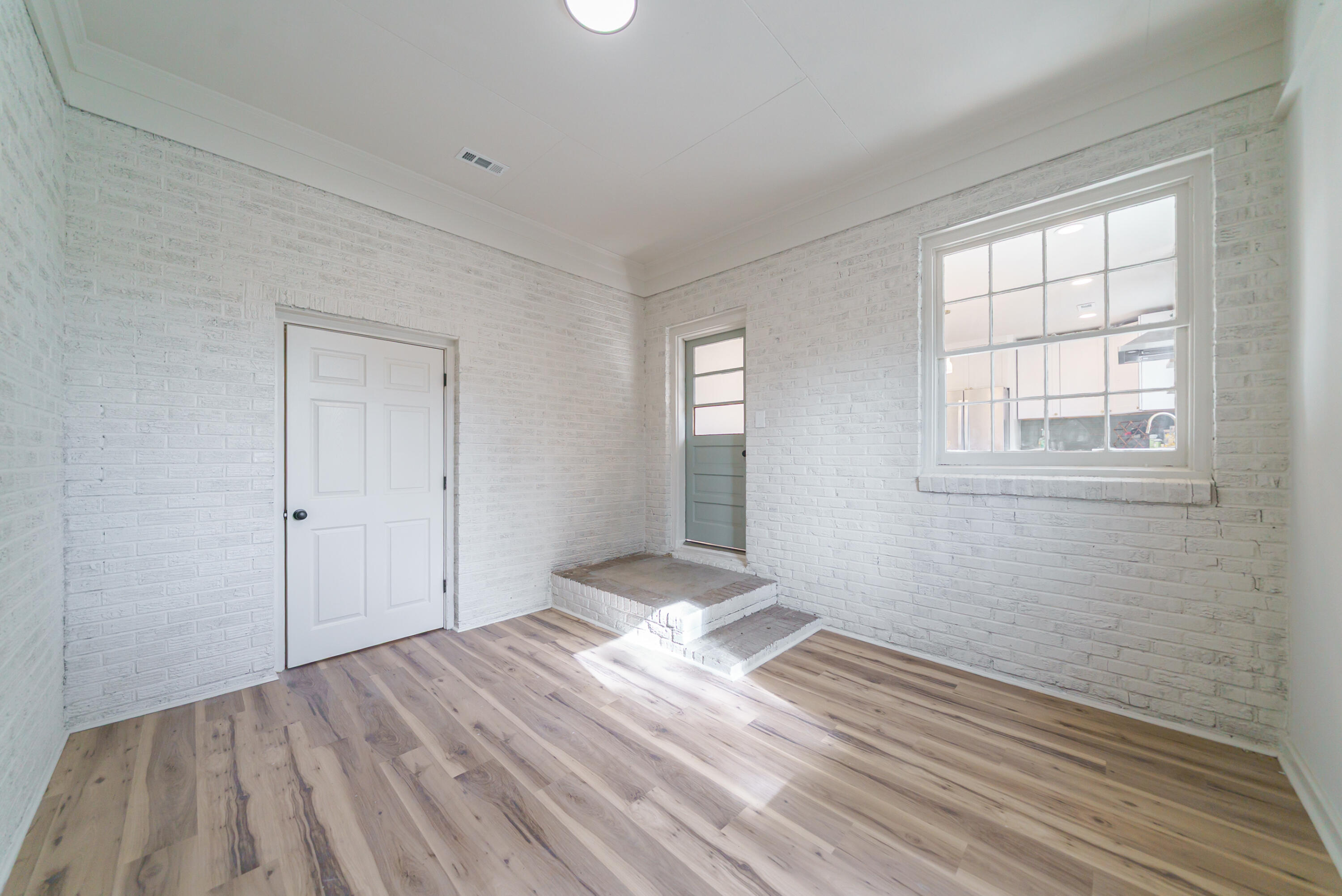 663 Wantoot Boulevard