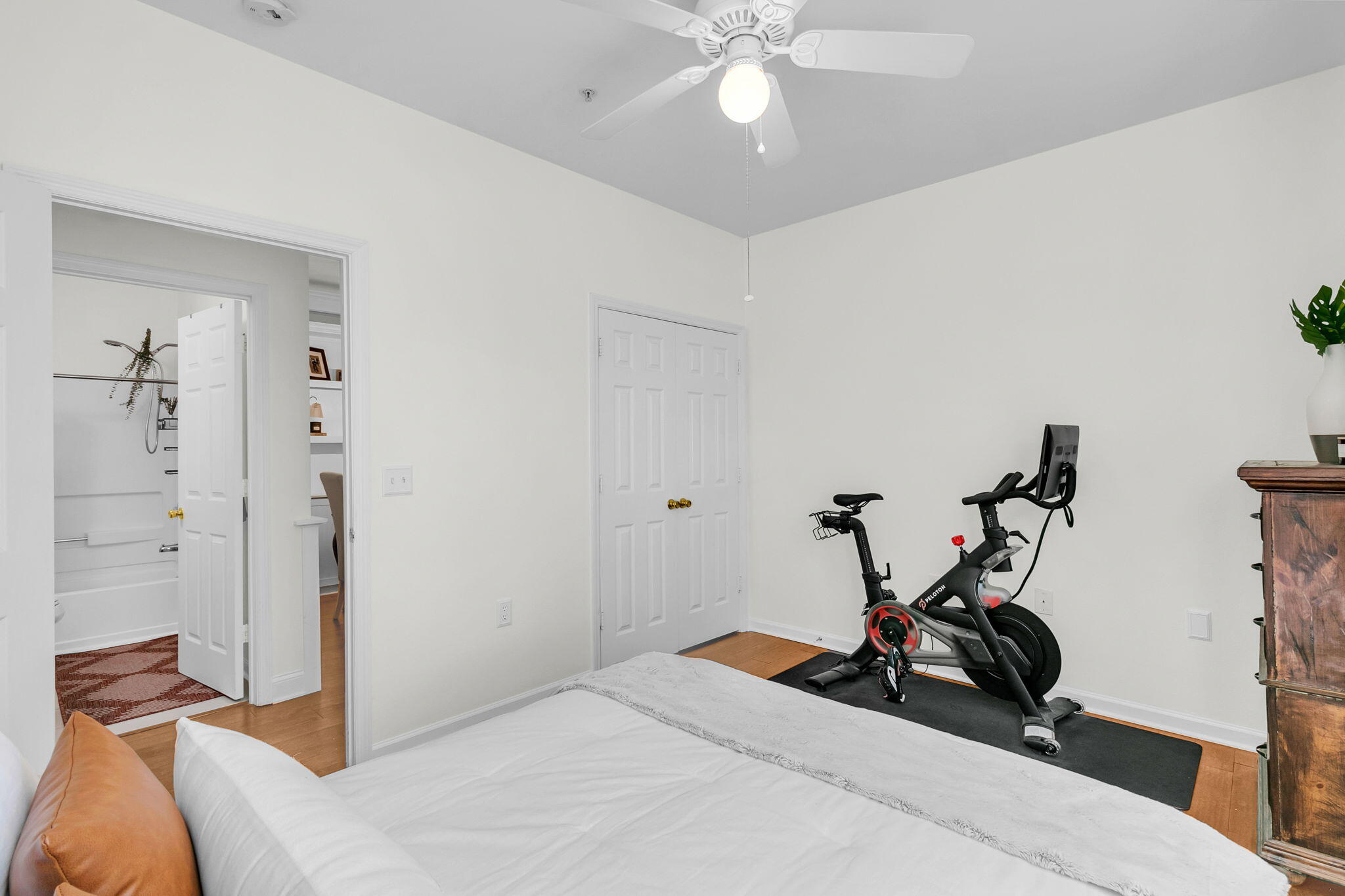 1575 Cambridge Lakes Drive Unit 104e