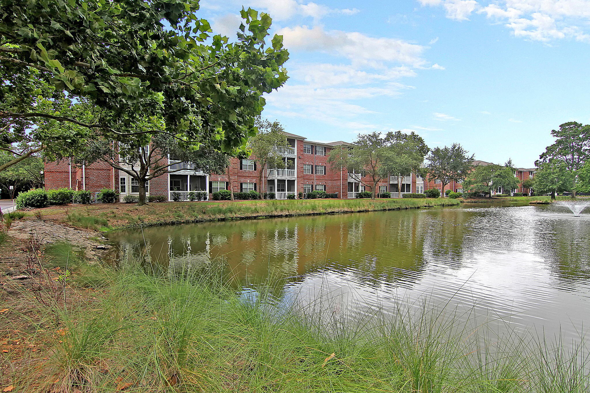 1575 Cambridge Lakes Drive Unit 104e