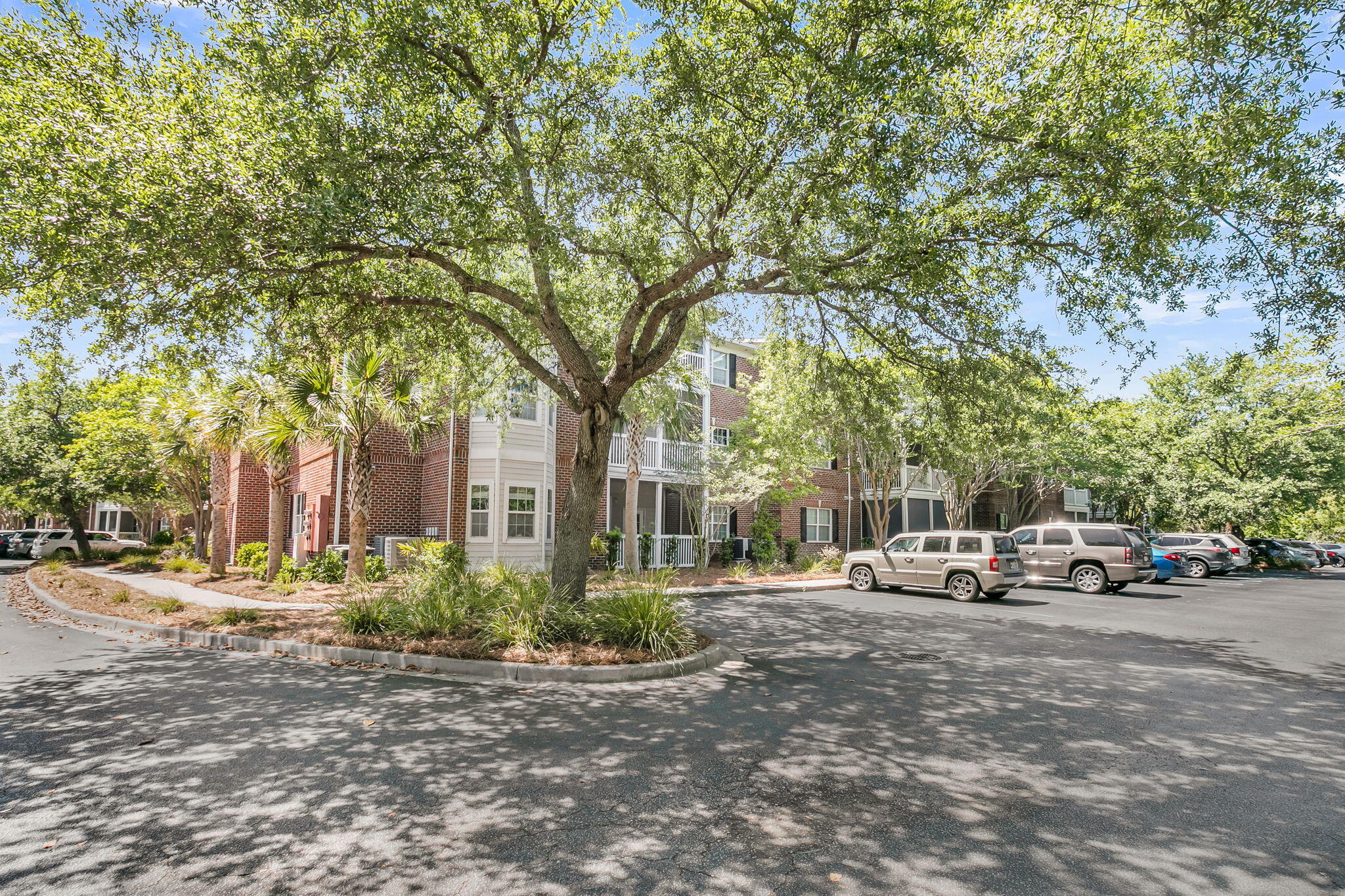 1575 Cambridge Lakes Drive Unit 104e