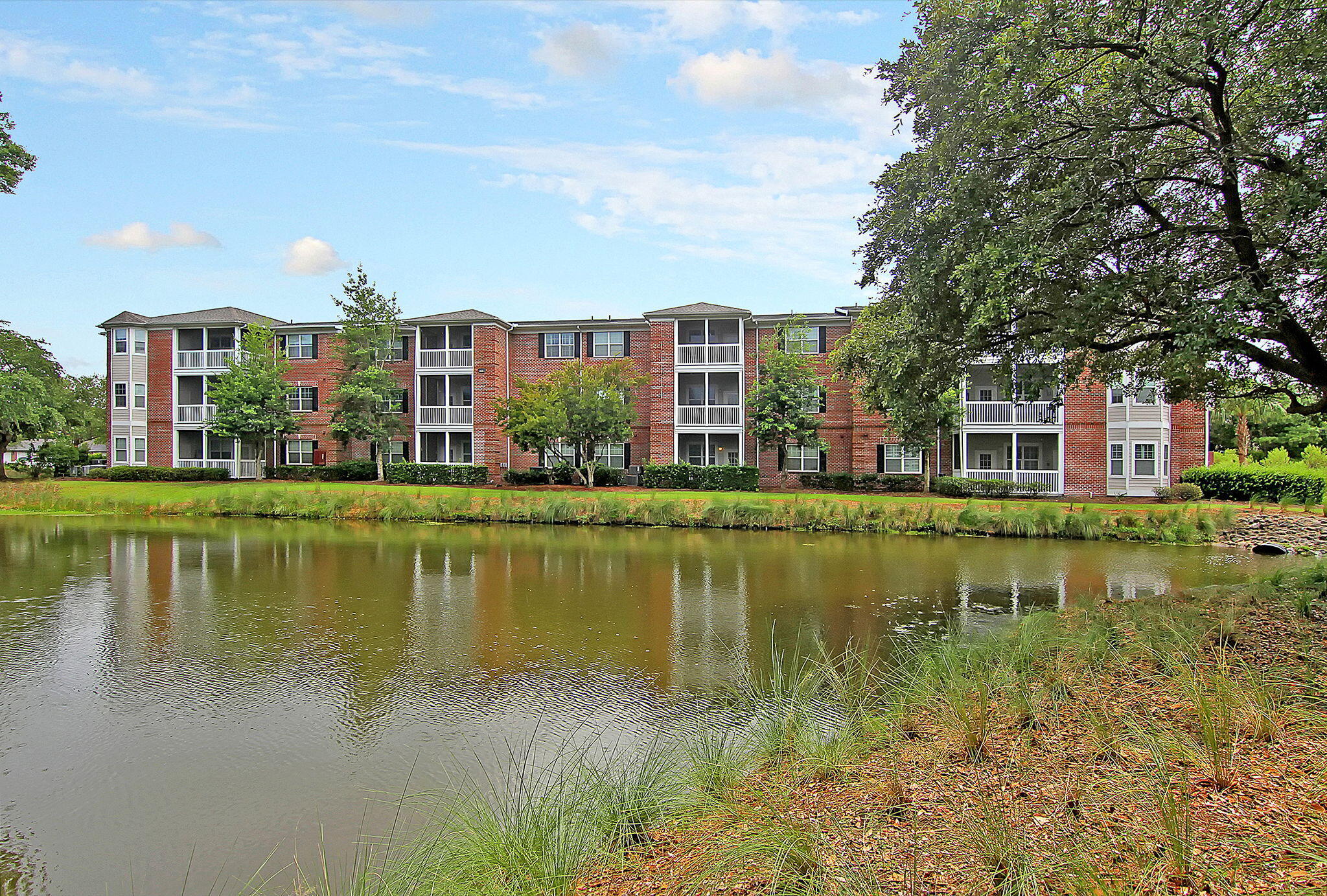 1575 Cambridge Lakes Drive Unit 104e