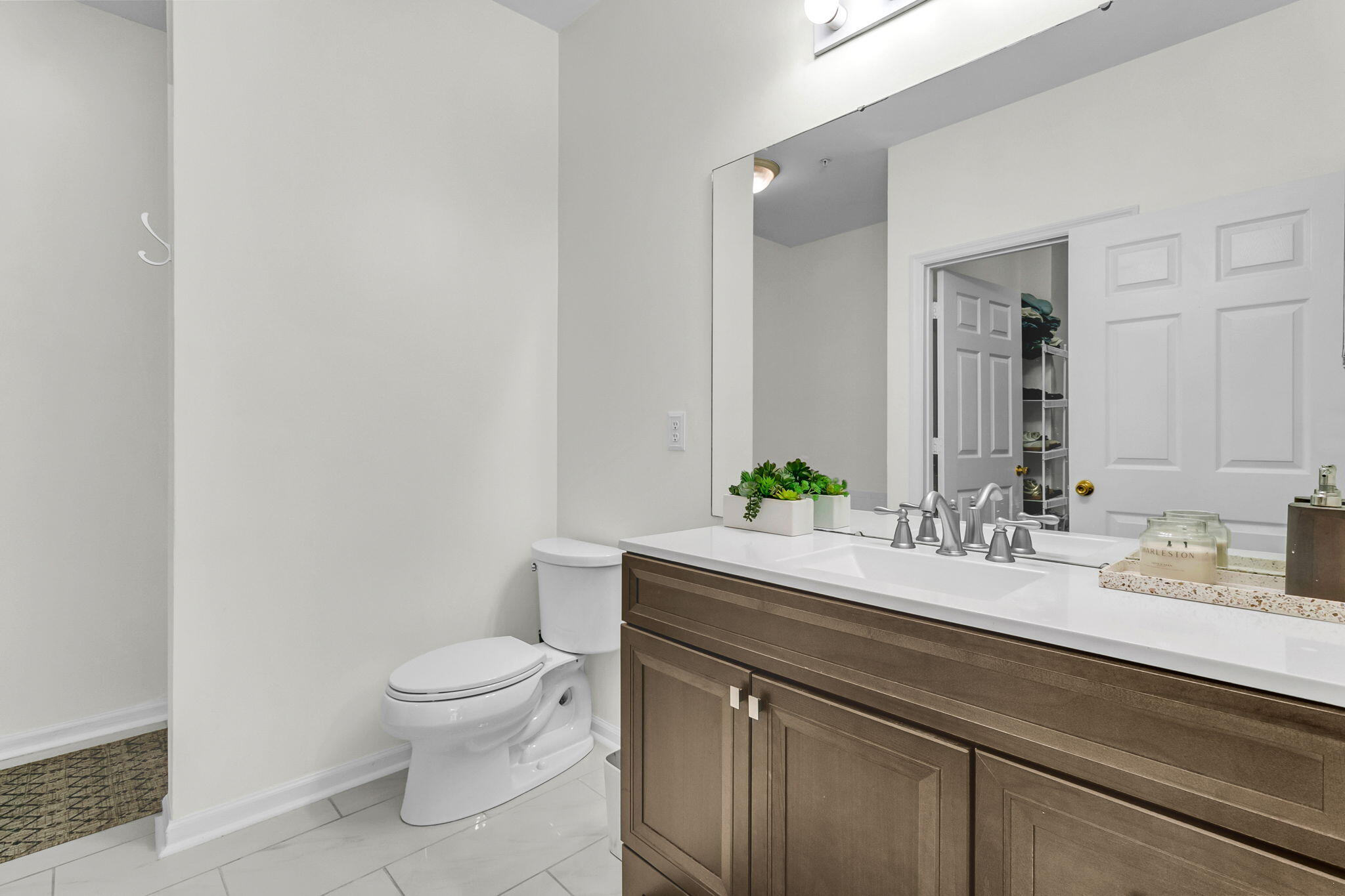 1575 Cambridge Lakes Drive Unit 104e