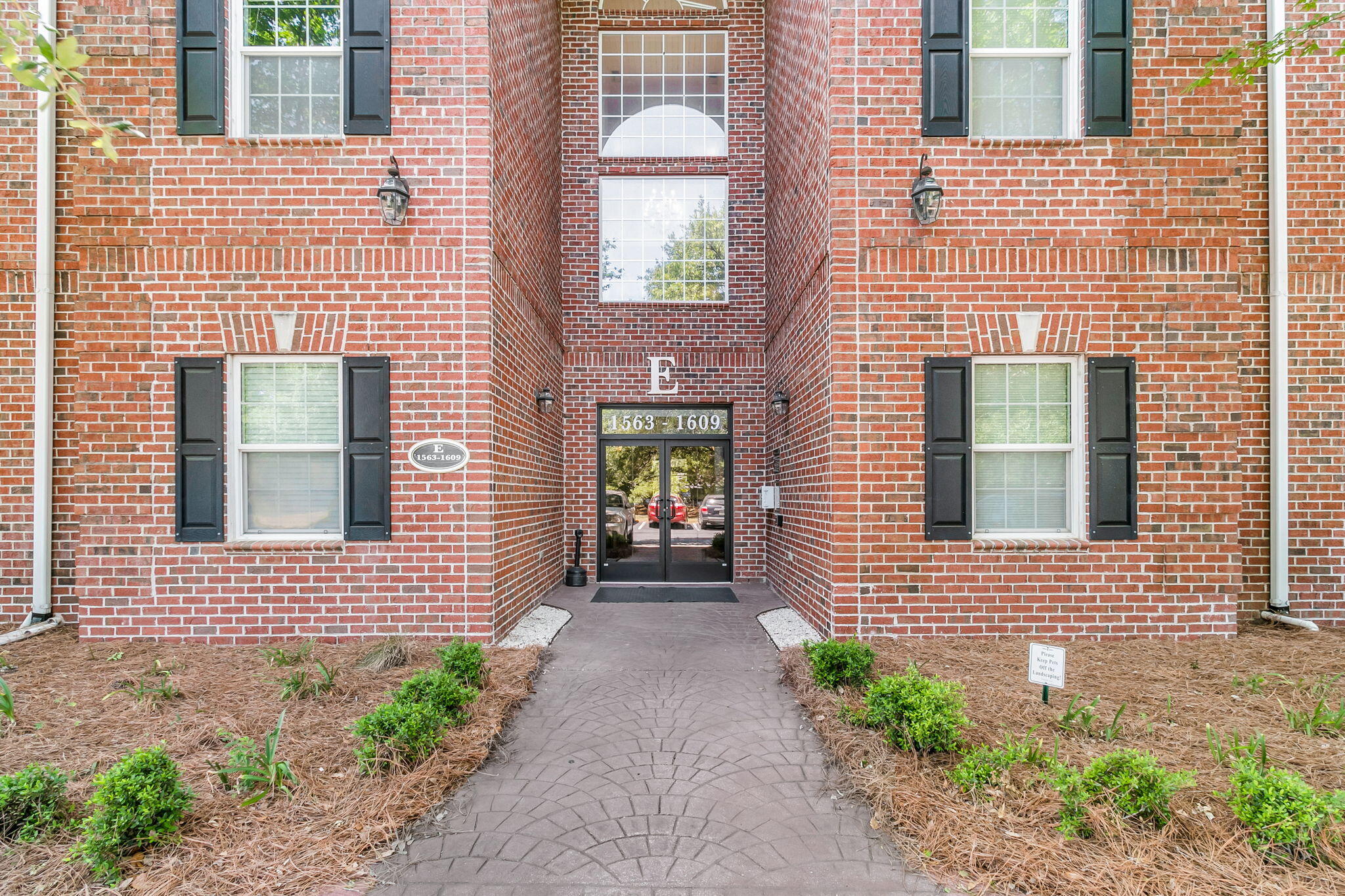 1575 Cambridge Lakes Drive Unit 104e