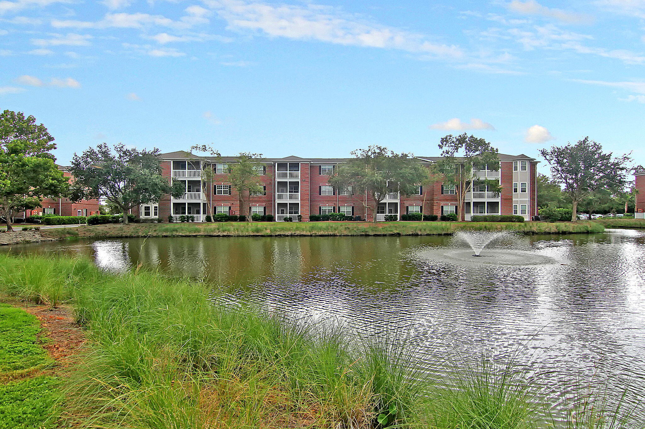 1575 Cambridge Lakes Drive Unit 104e